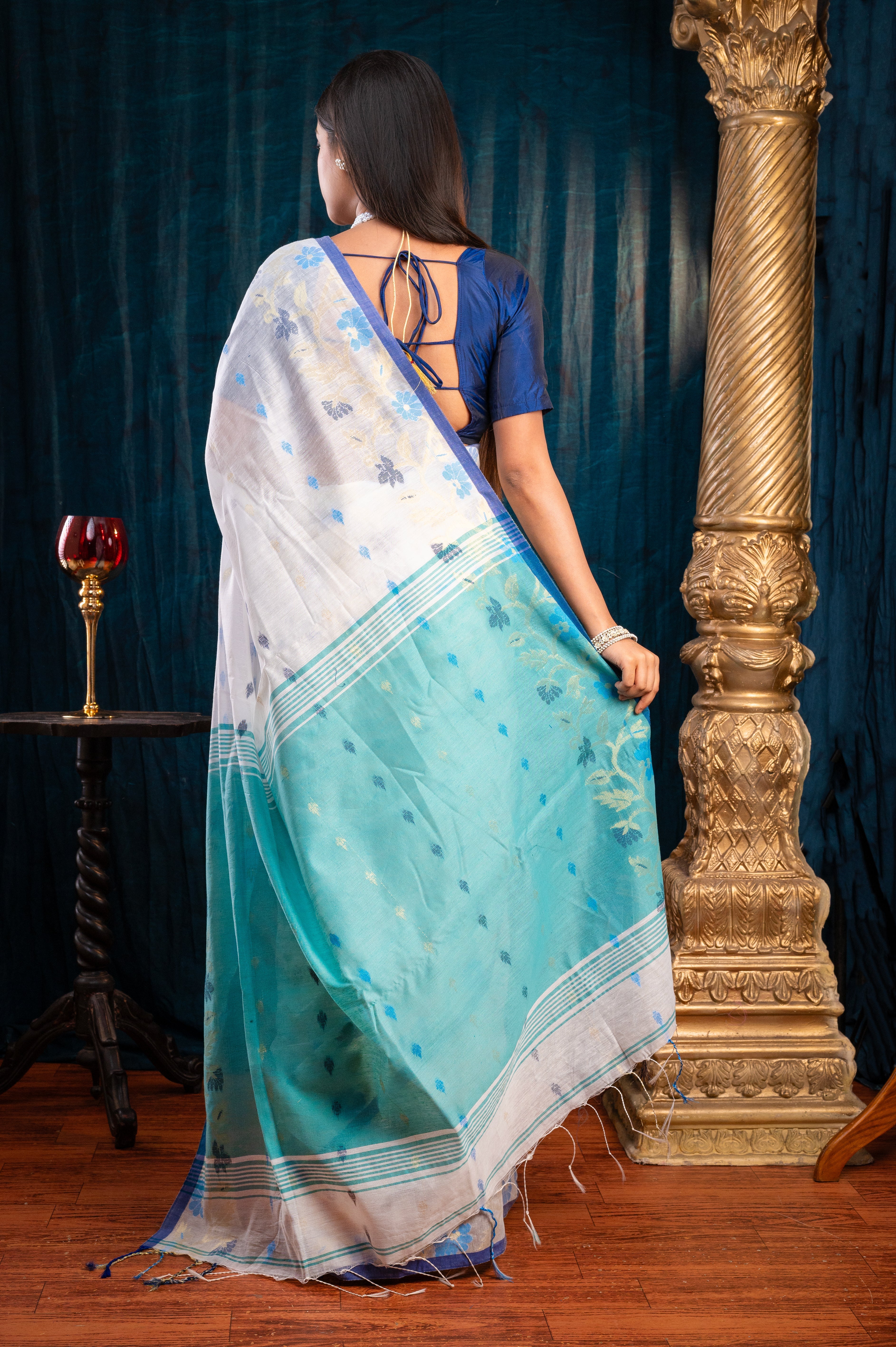 Women's Off-white Handloom Cotton Saree With Contrasting Border And Pallu - Aanika