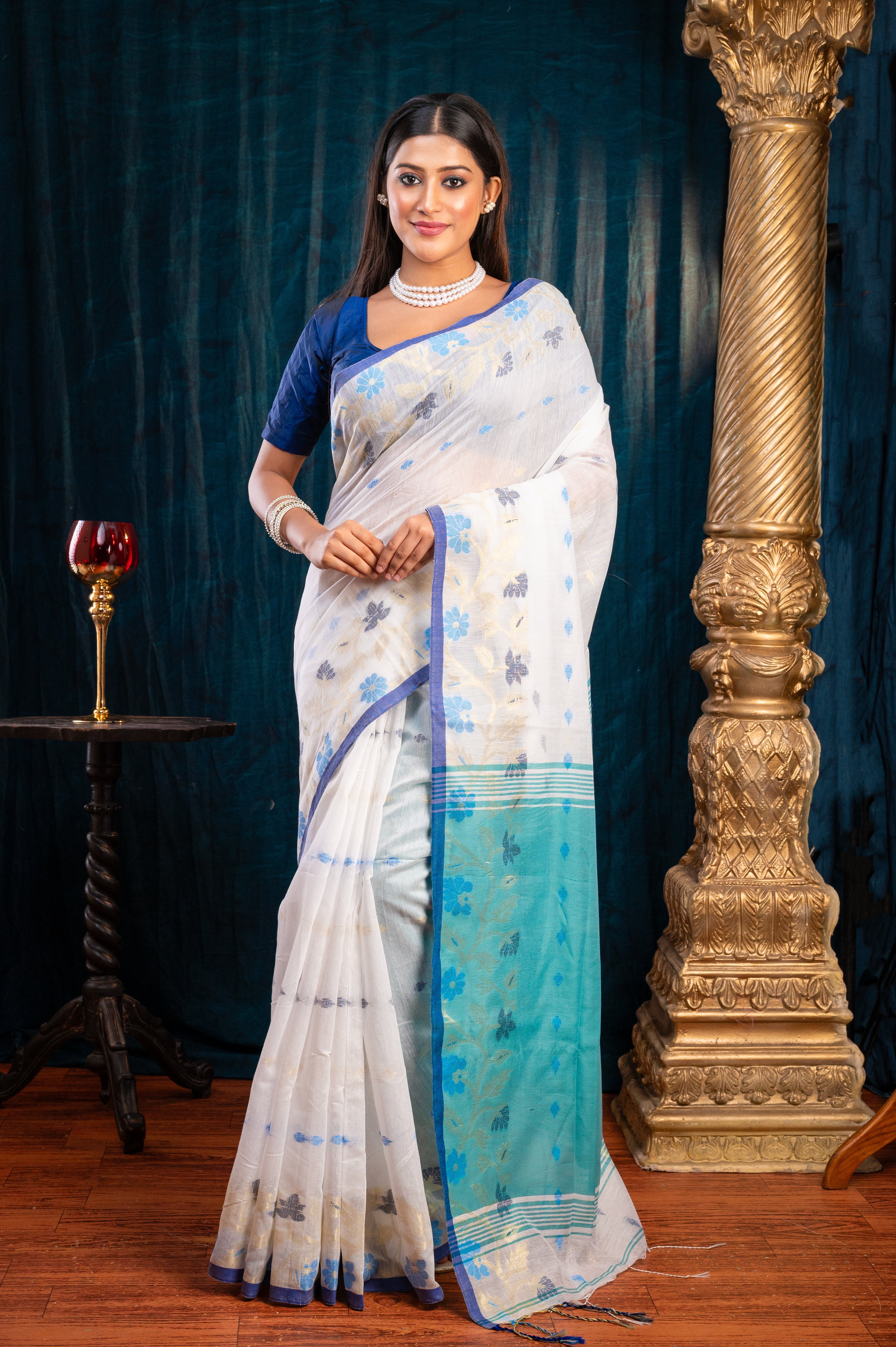 Women's Off-white Handloom Cotton Saree With Contrasting Border And Pallu - Aanika