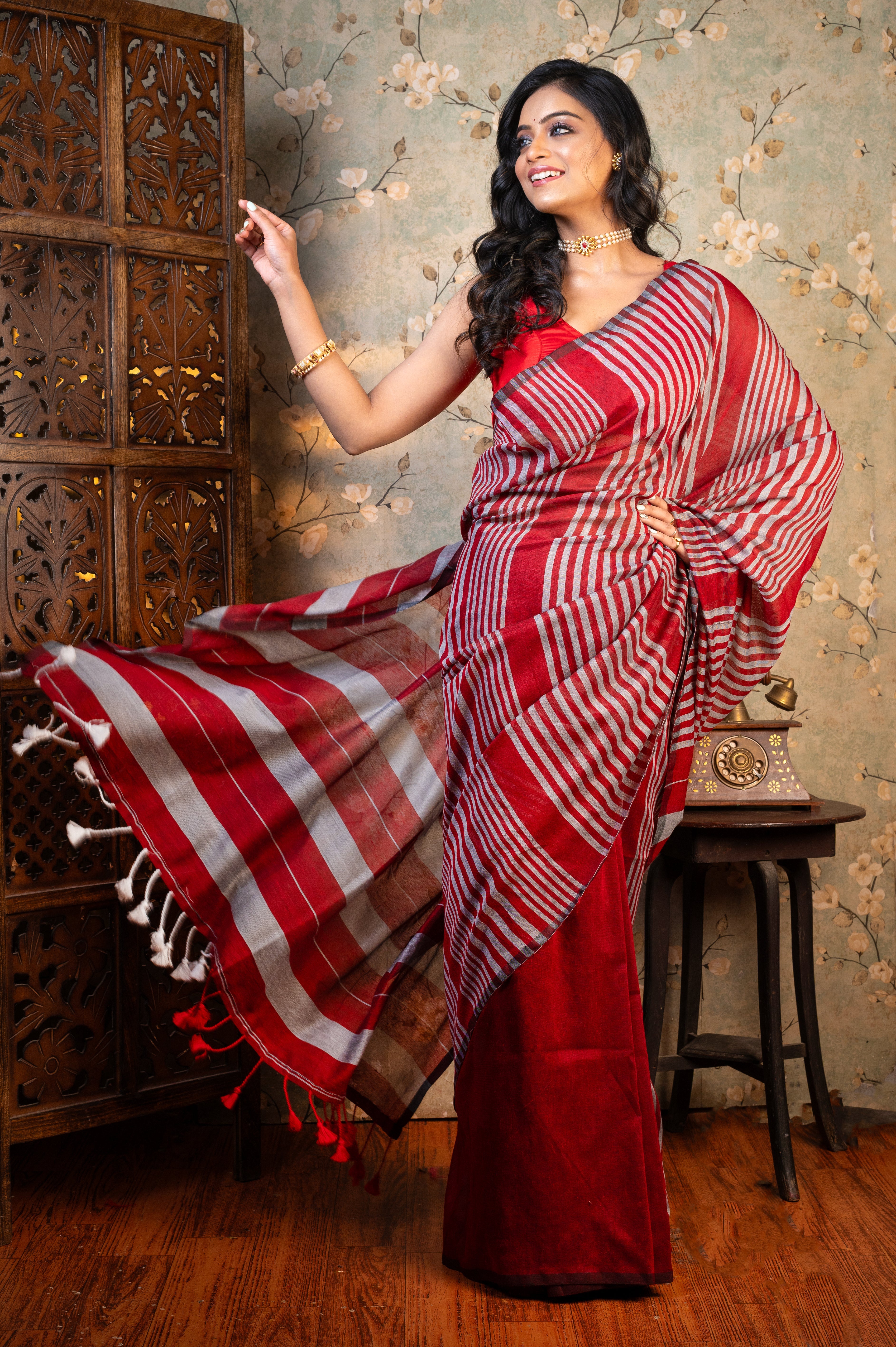 Women's Maroon Handloom Cotton Saree With Grey Stripe Pallu - Aanika