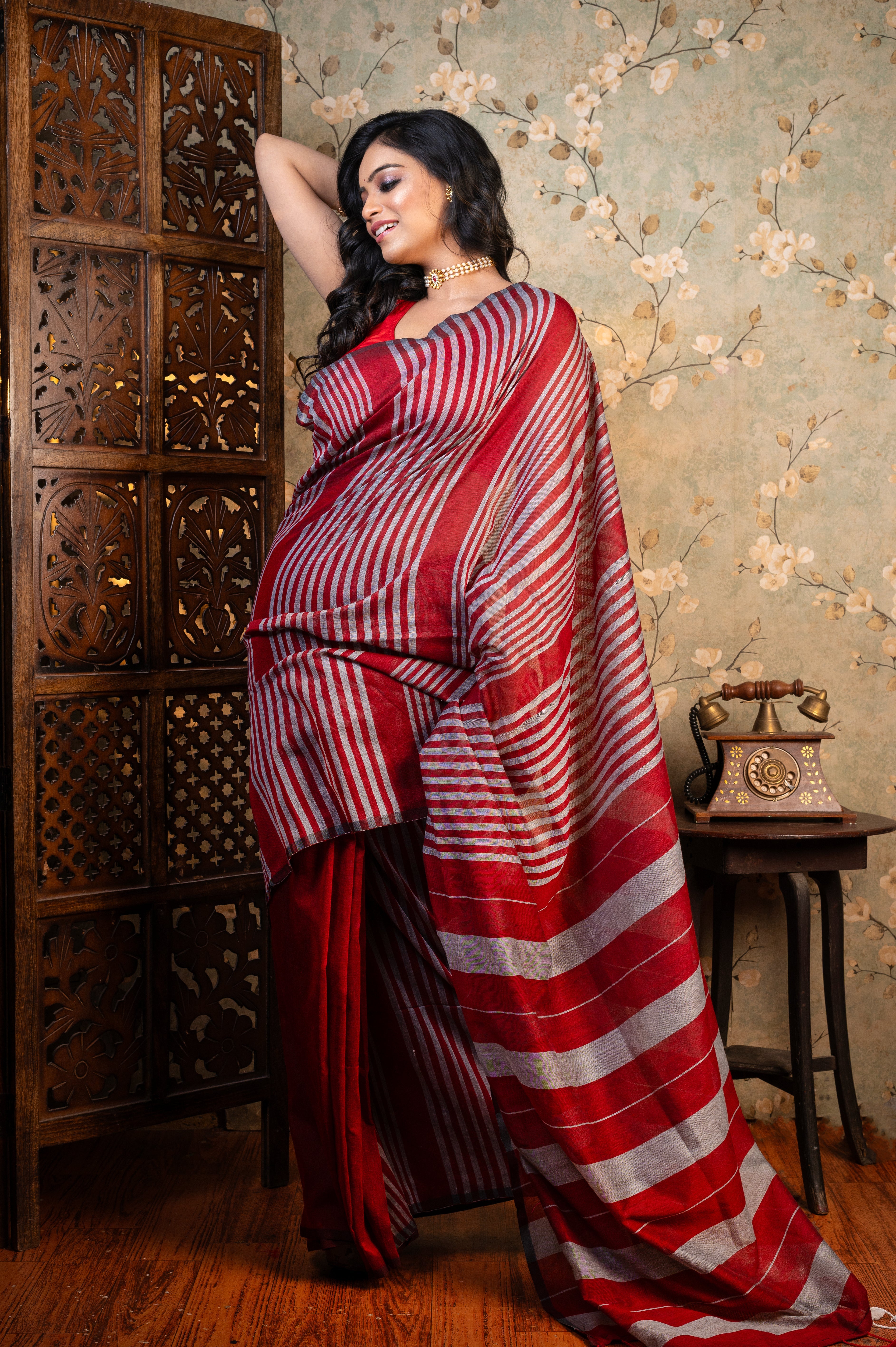 Women's Maroon Handloom Cotton Saree With Grey Stripe Pallu - Aanika