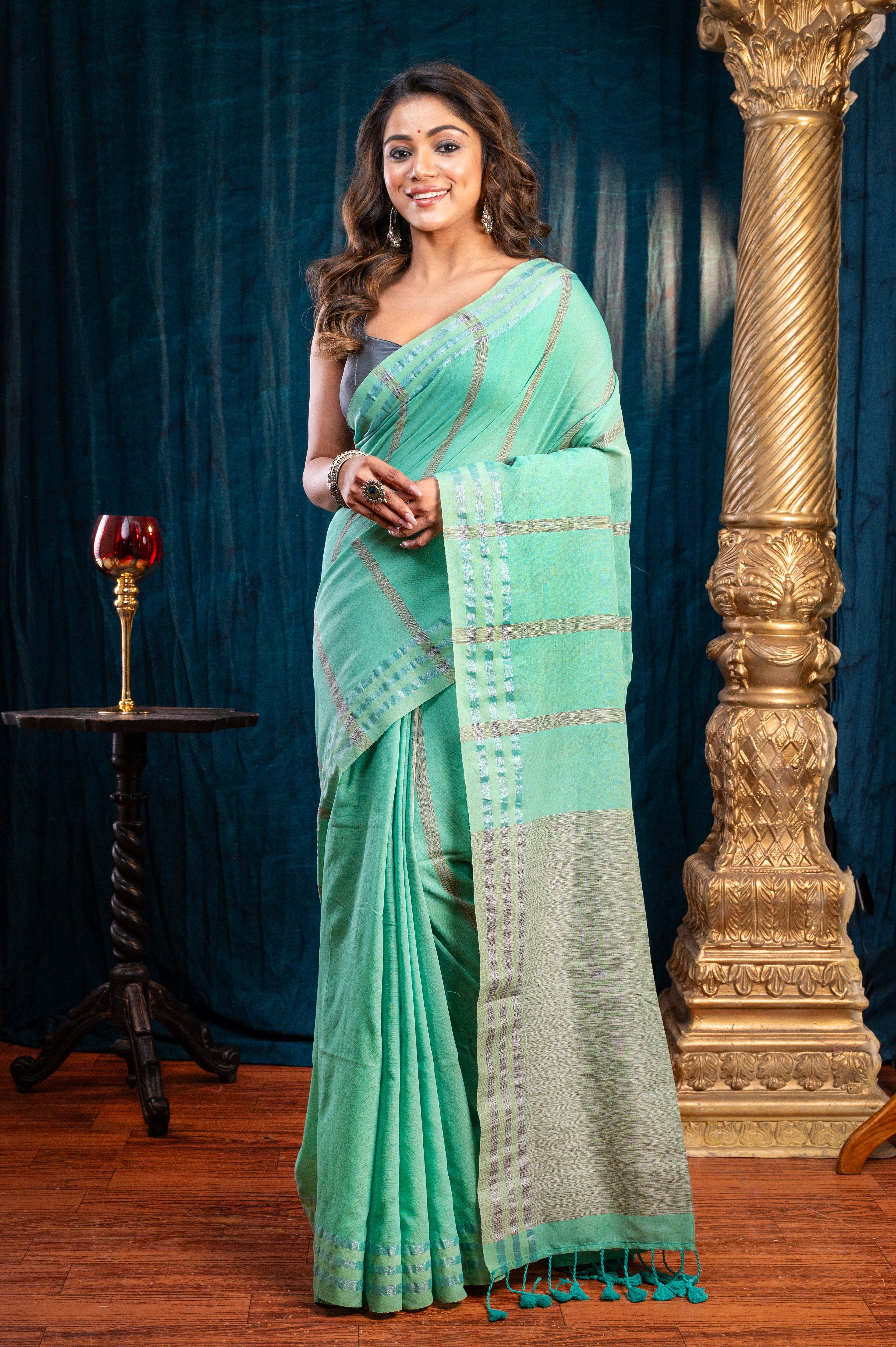 Women's Green Handloom Cotton Saree With Grey Stripe Body And Pallu - Aanika