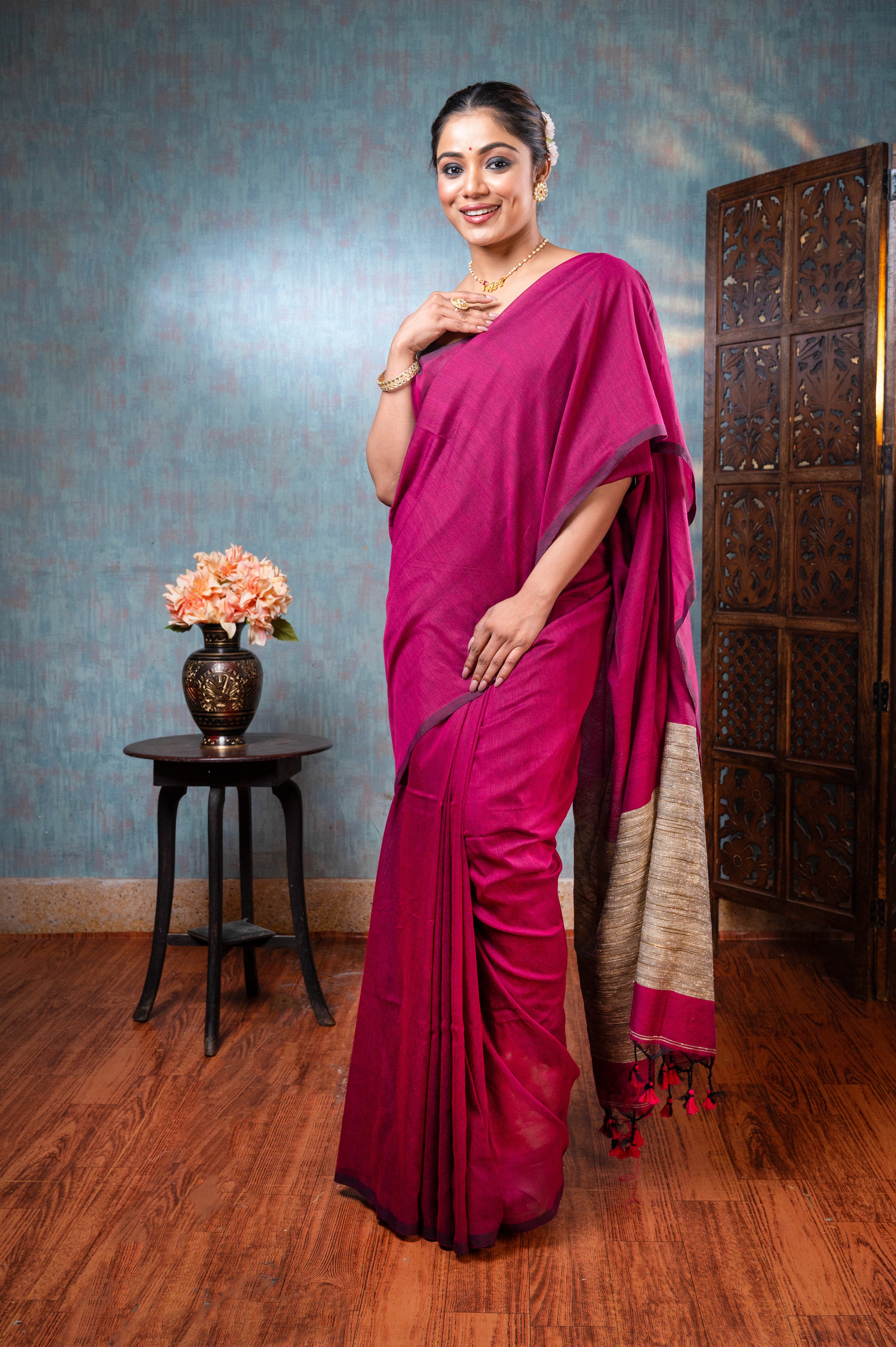 Women's Magenta Handloom Cotton Saree With Gheecha Pallu - Aanika