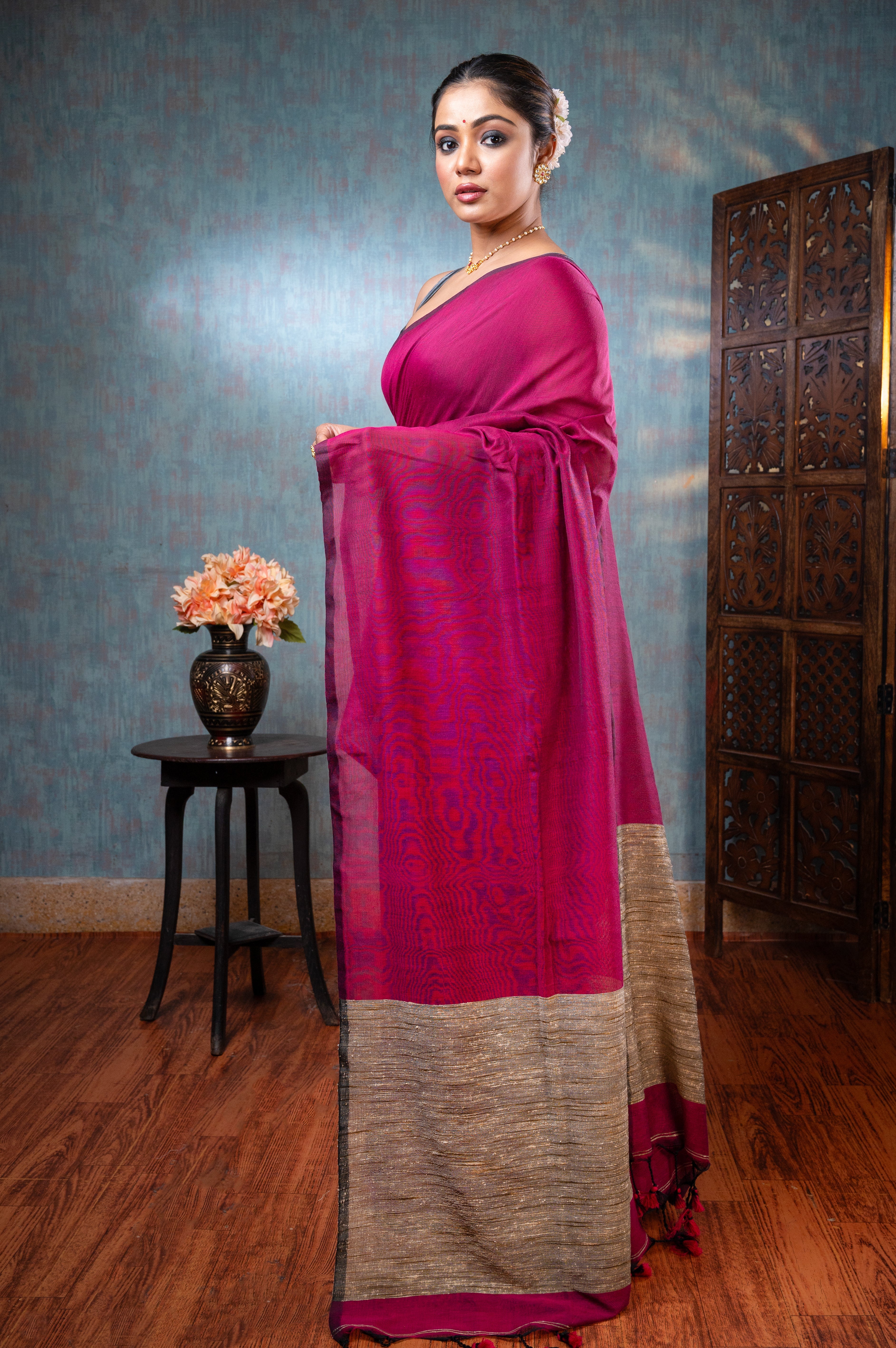 Women's Magenta Handloom Cotton Saree With Gheecha Pallu - Aanika