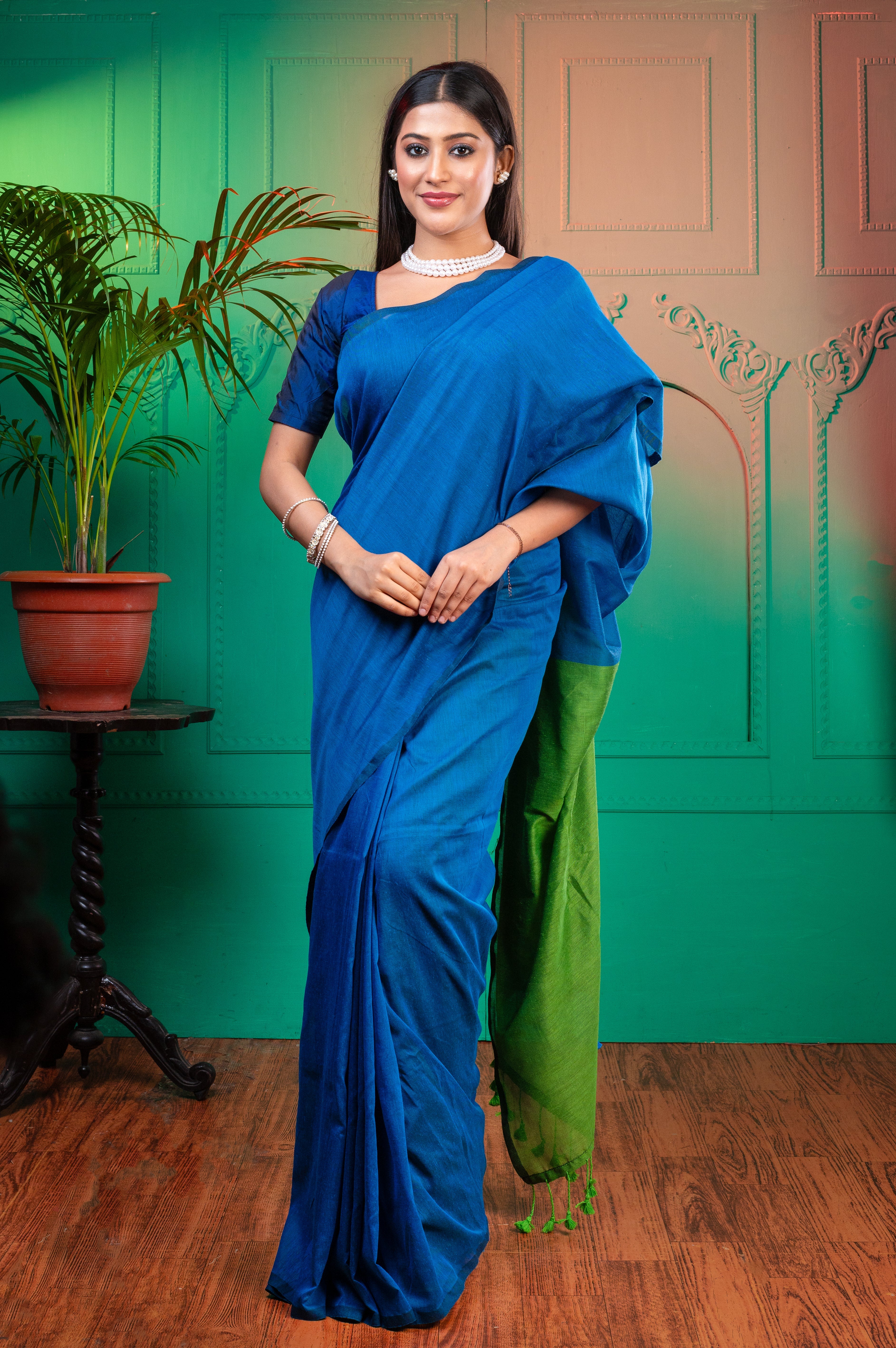 Women's Blue And Green Handloom Cotton Saree - Aanika