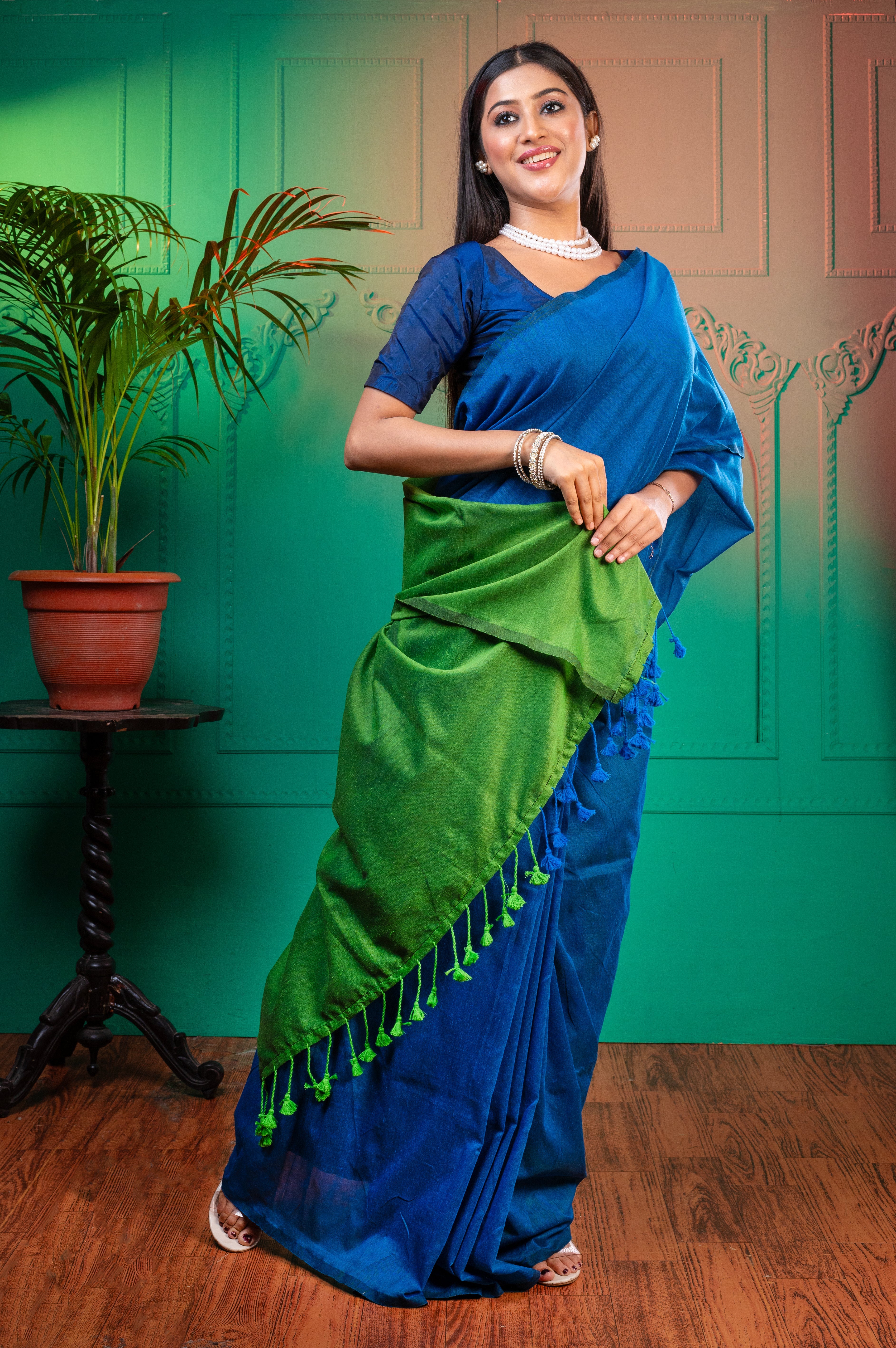 Women's Blue And Green Handloom Cotton Saree - Aanika