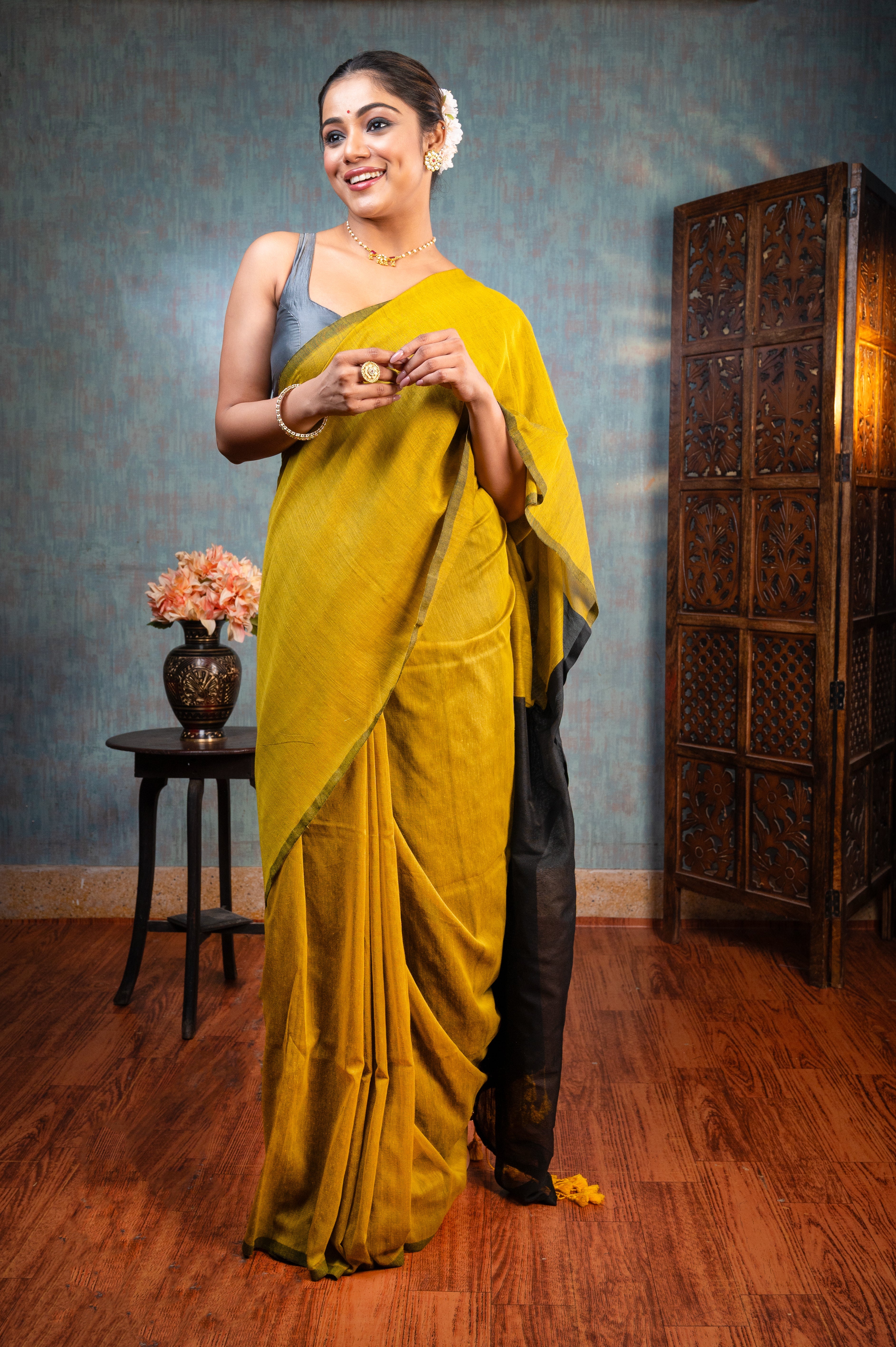 Women's Black  And Yellow Handloom Cotton Saree - Aanika