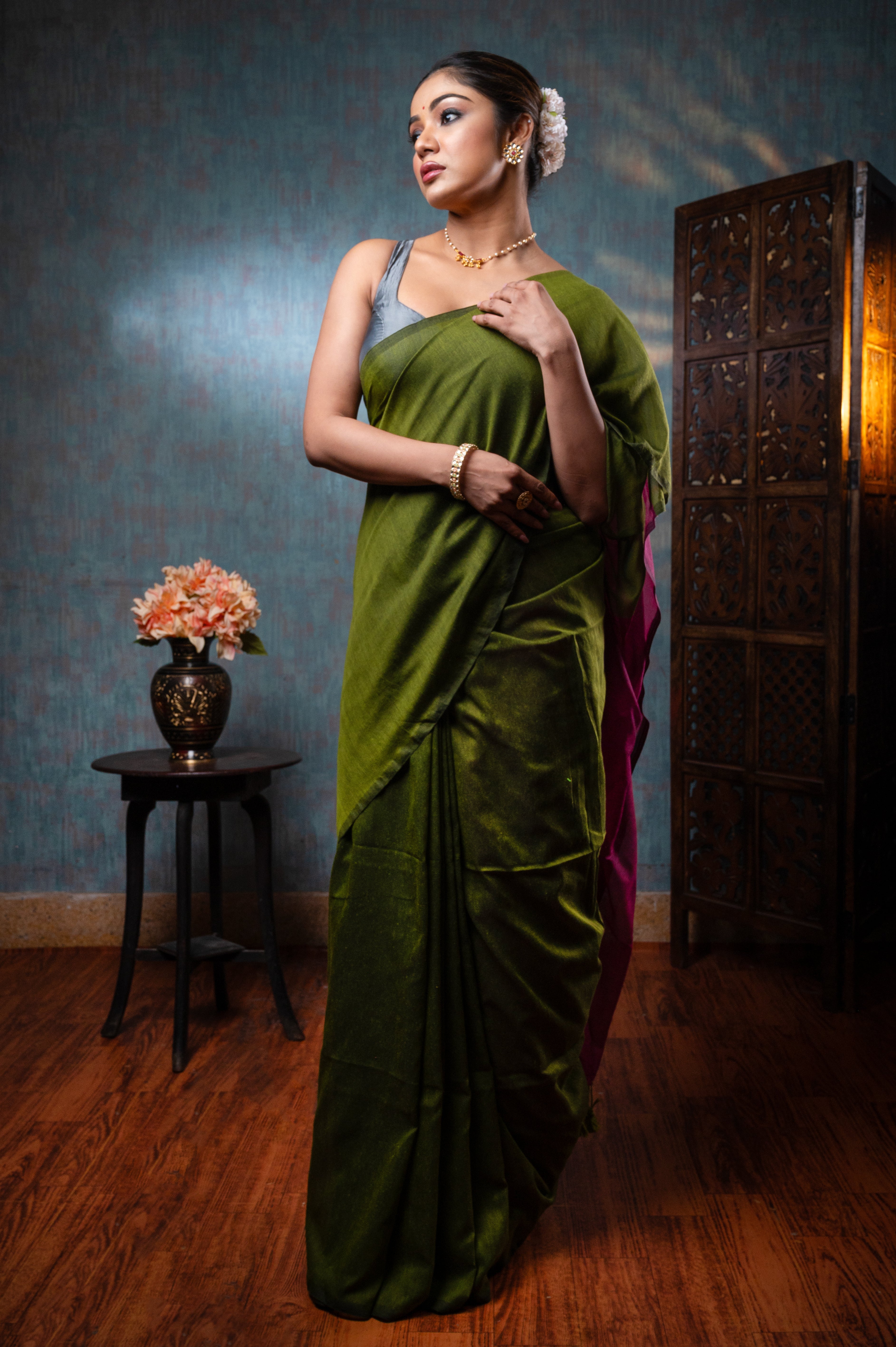 Women's Juniper Green And Magenta Handloom Cotton Saree - Aanika