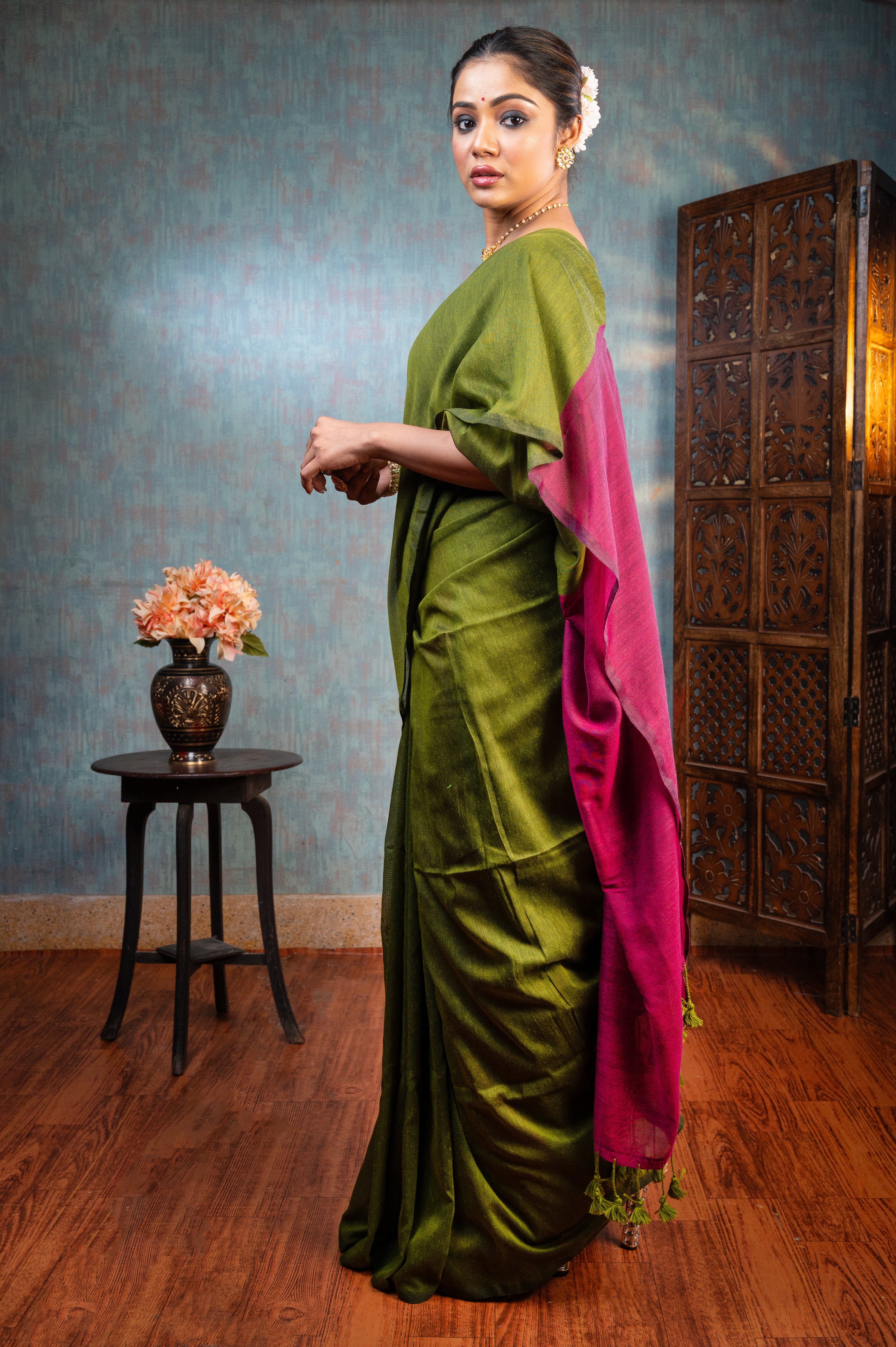 Women's Juniper Green And Magenta Handloom Cotton Saree - Aanika