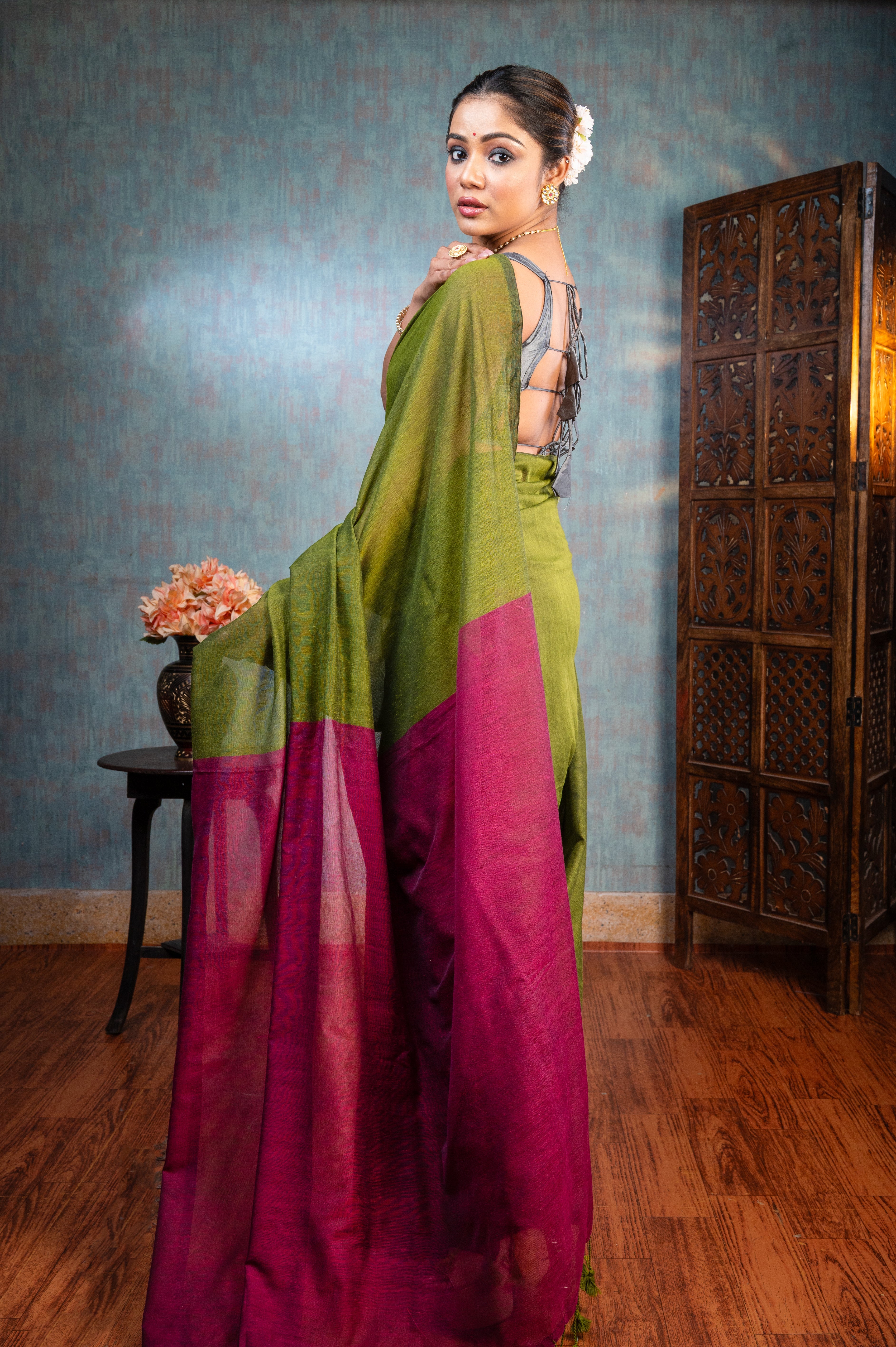 Women's Juniper Green And Magenta Handloom Cotton Saree - Aanika