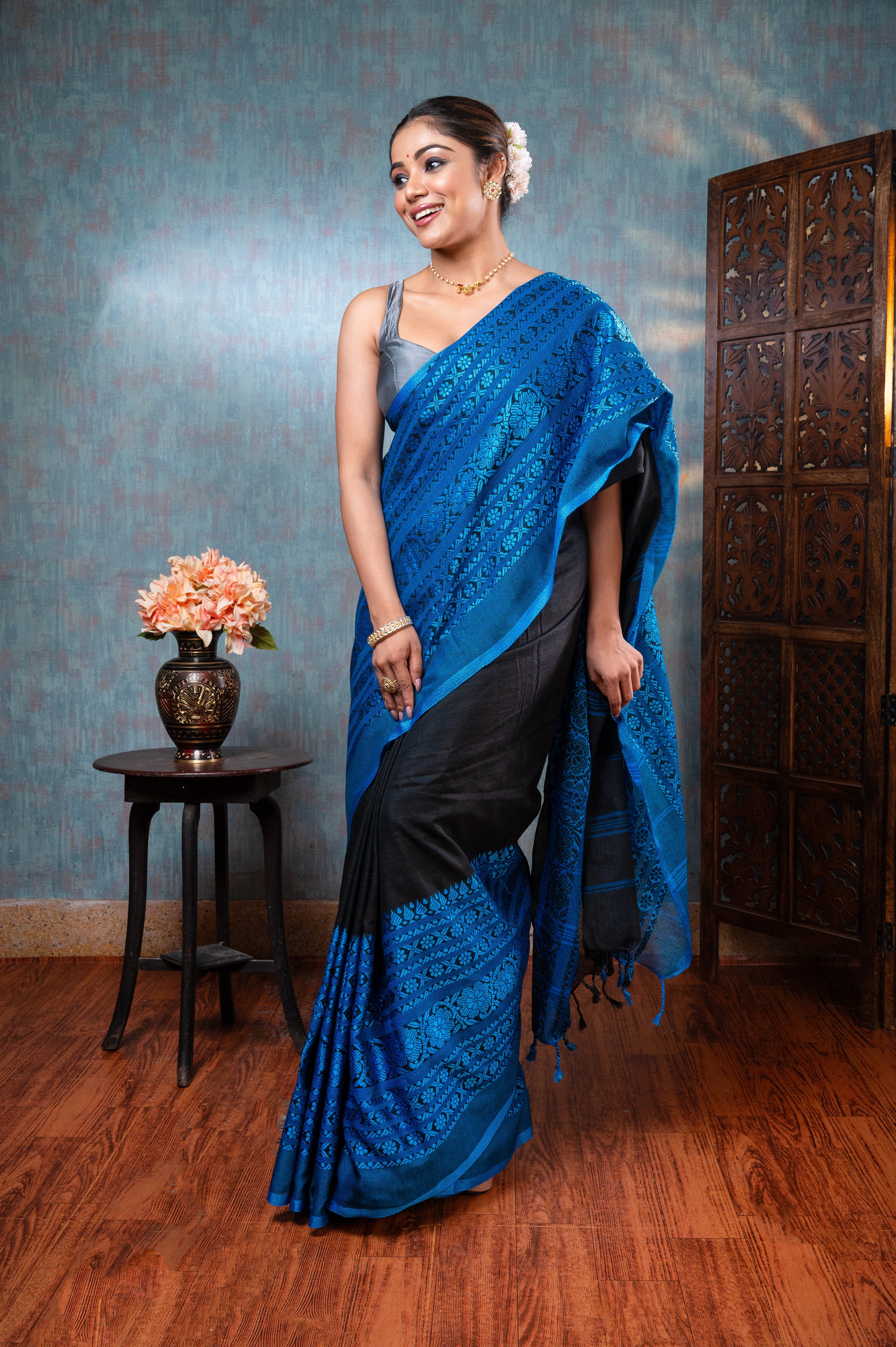 Women's Black And Green Begampuri Pure Cotton Saree - Aanika