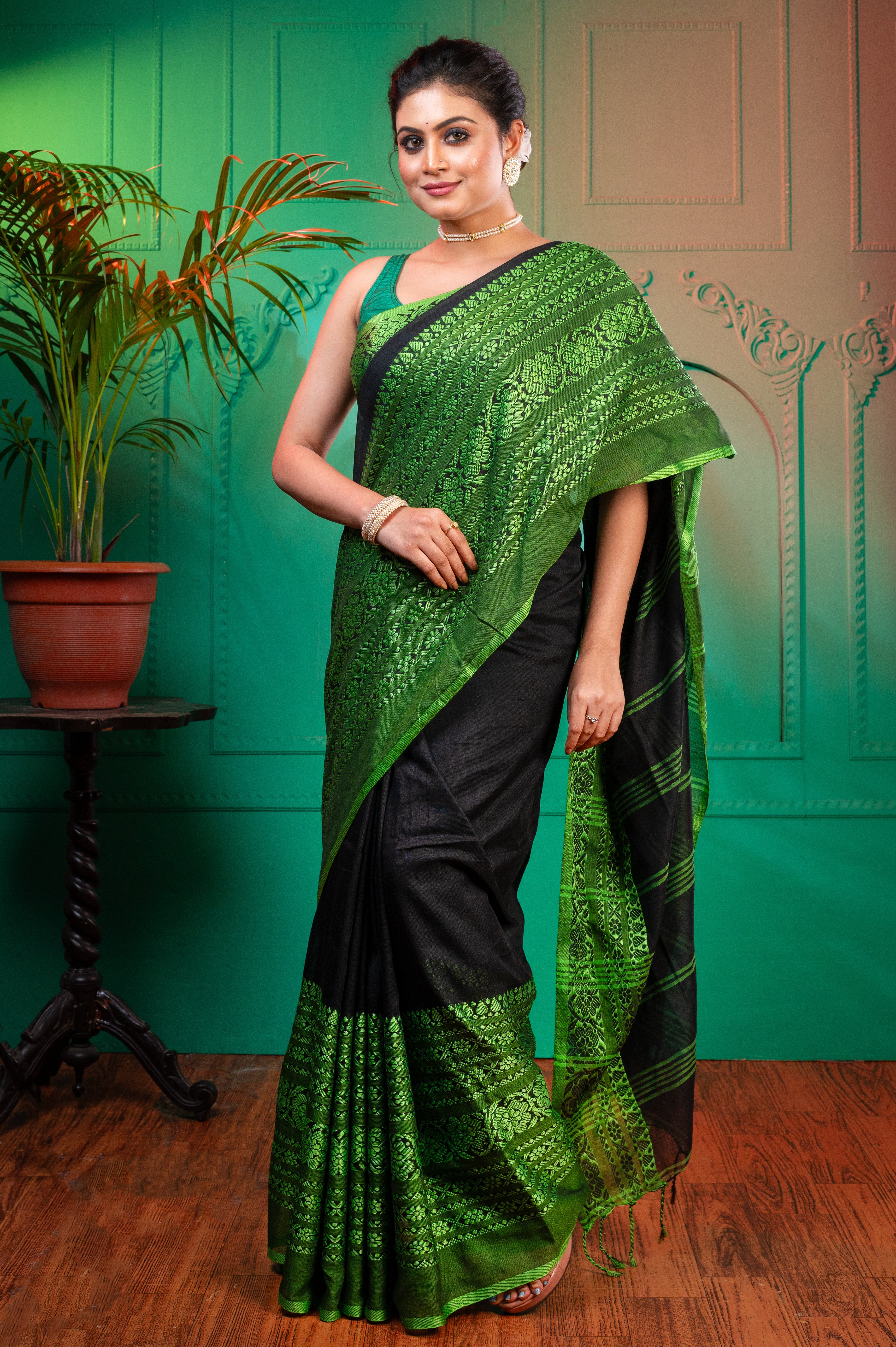 Women's Black Body And Green Border Begampuri Pure Cotton Saree - Aanika