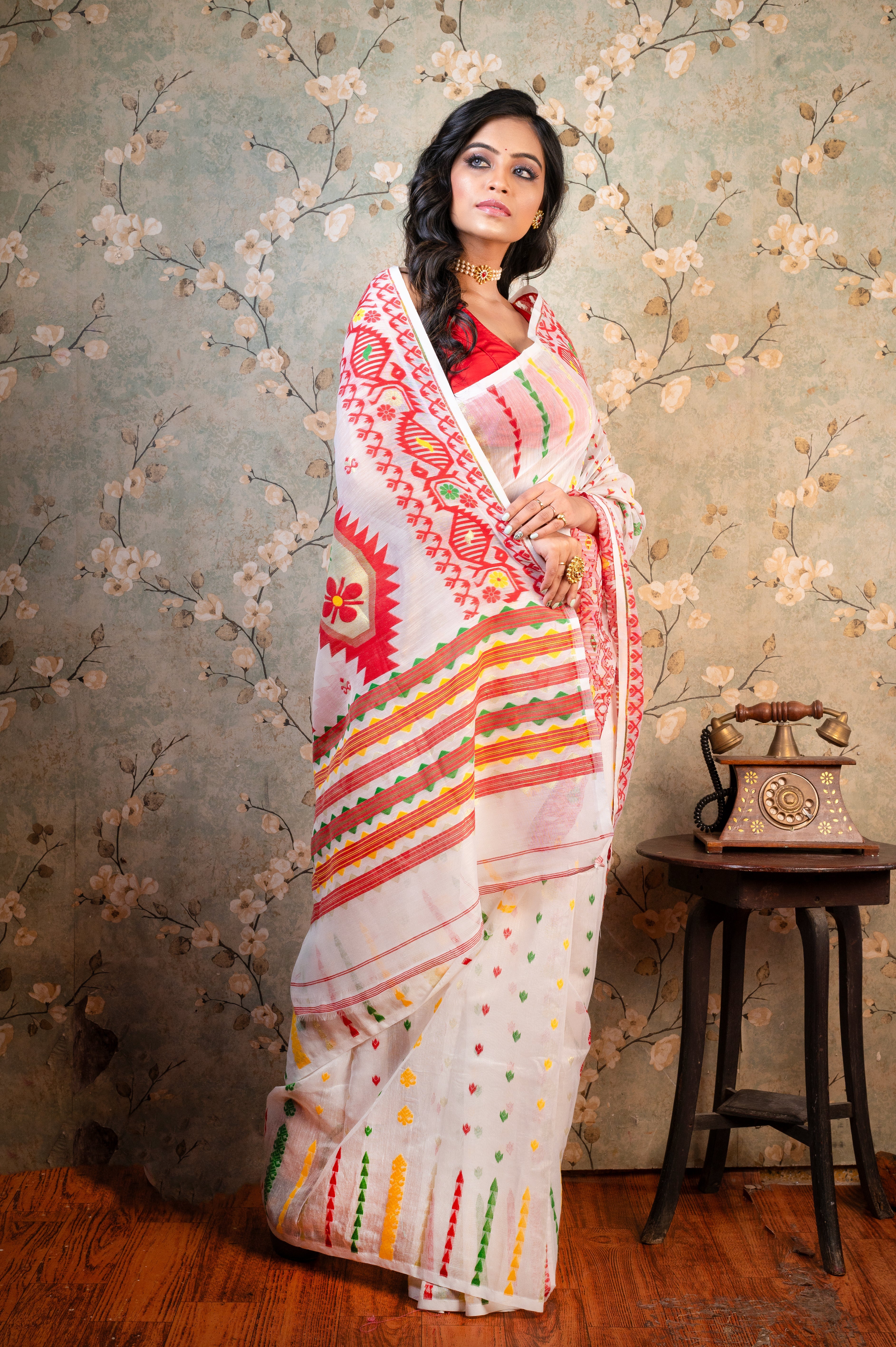 Women's Off-white Cotton Jamdani Saree With Red And Golden Ambi Woven Motifs - Aanika