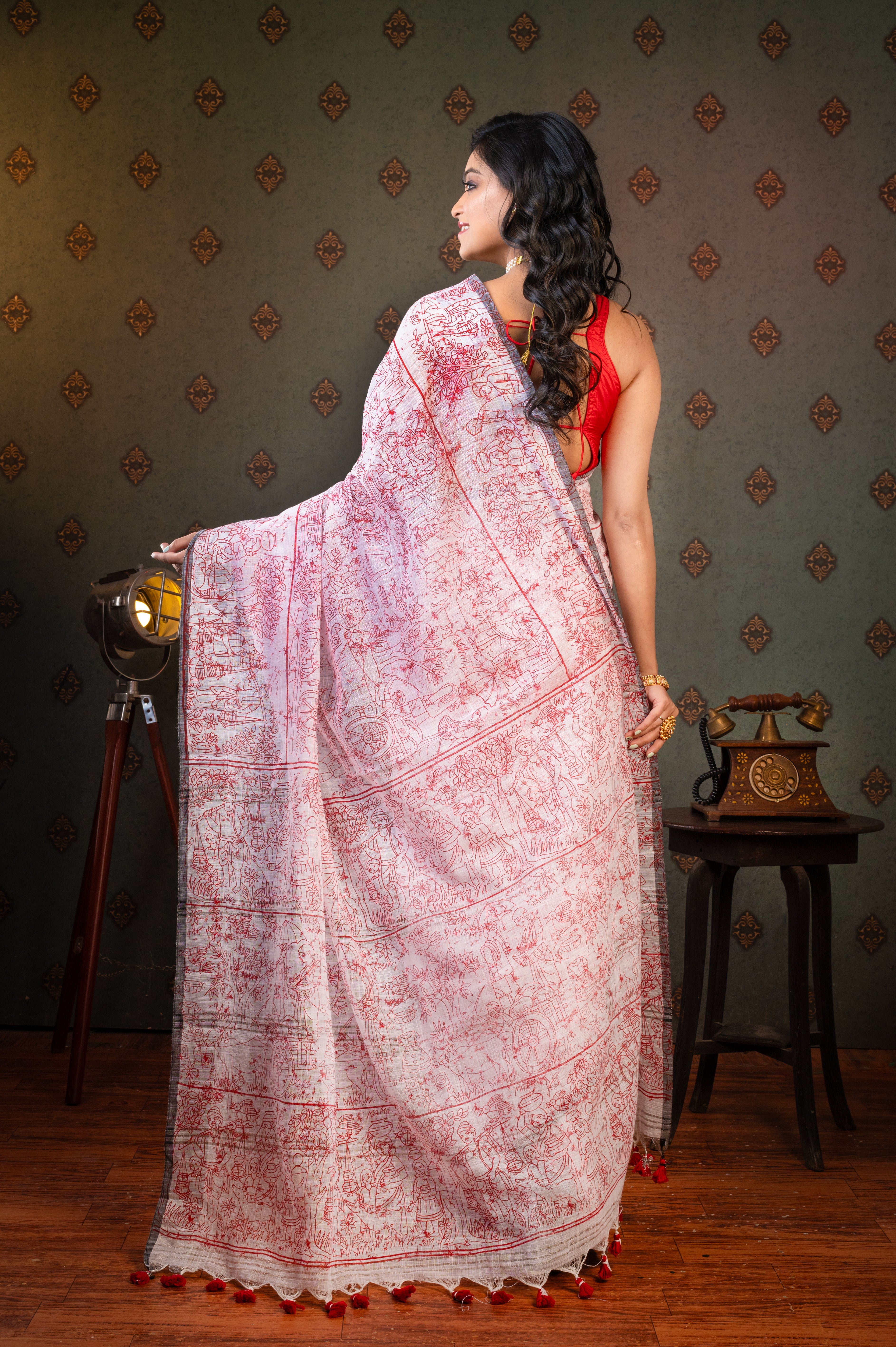 Women's White Handloom Linen Saree With Red Painted Design - Aanika