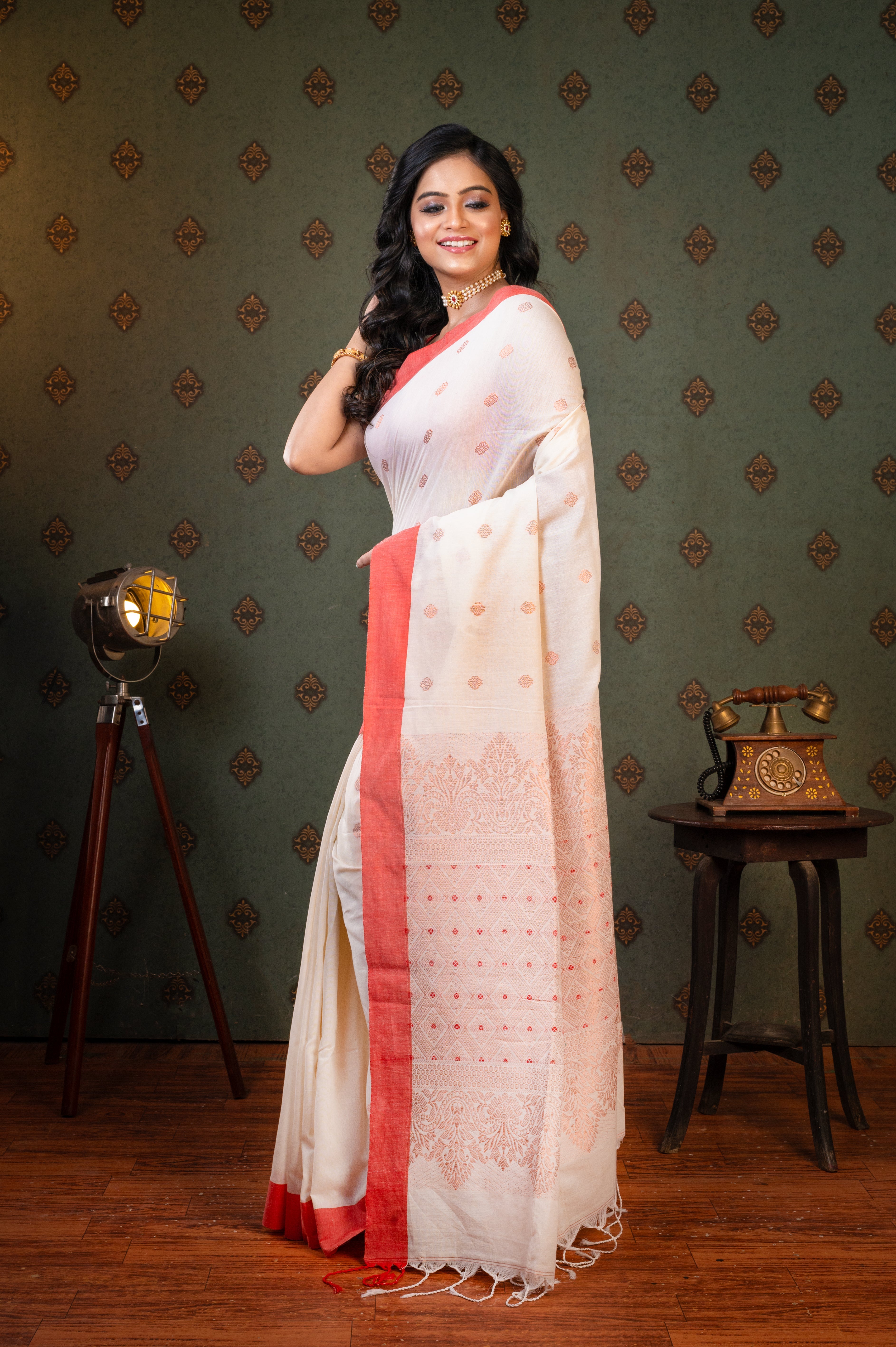 Women's Off-white Pure Handloom Cotton Saree With Red Woven Motifs And Border - Aanika