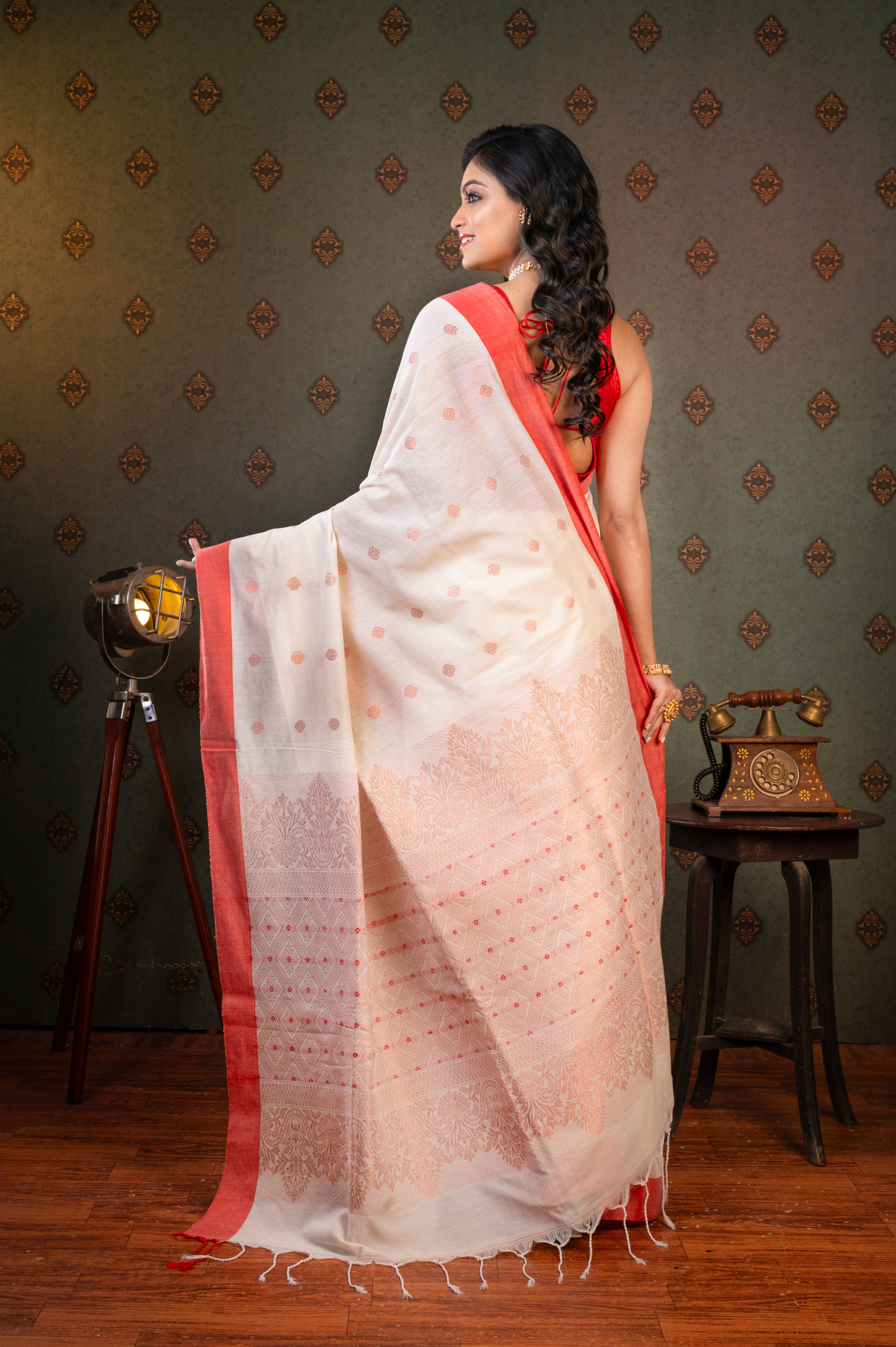 Women's Off-white Pure Handloom Cotton Saree With Red Woven Motifs And Border - Aanika