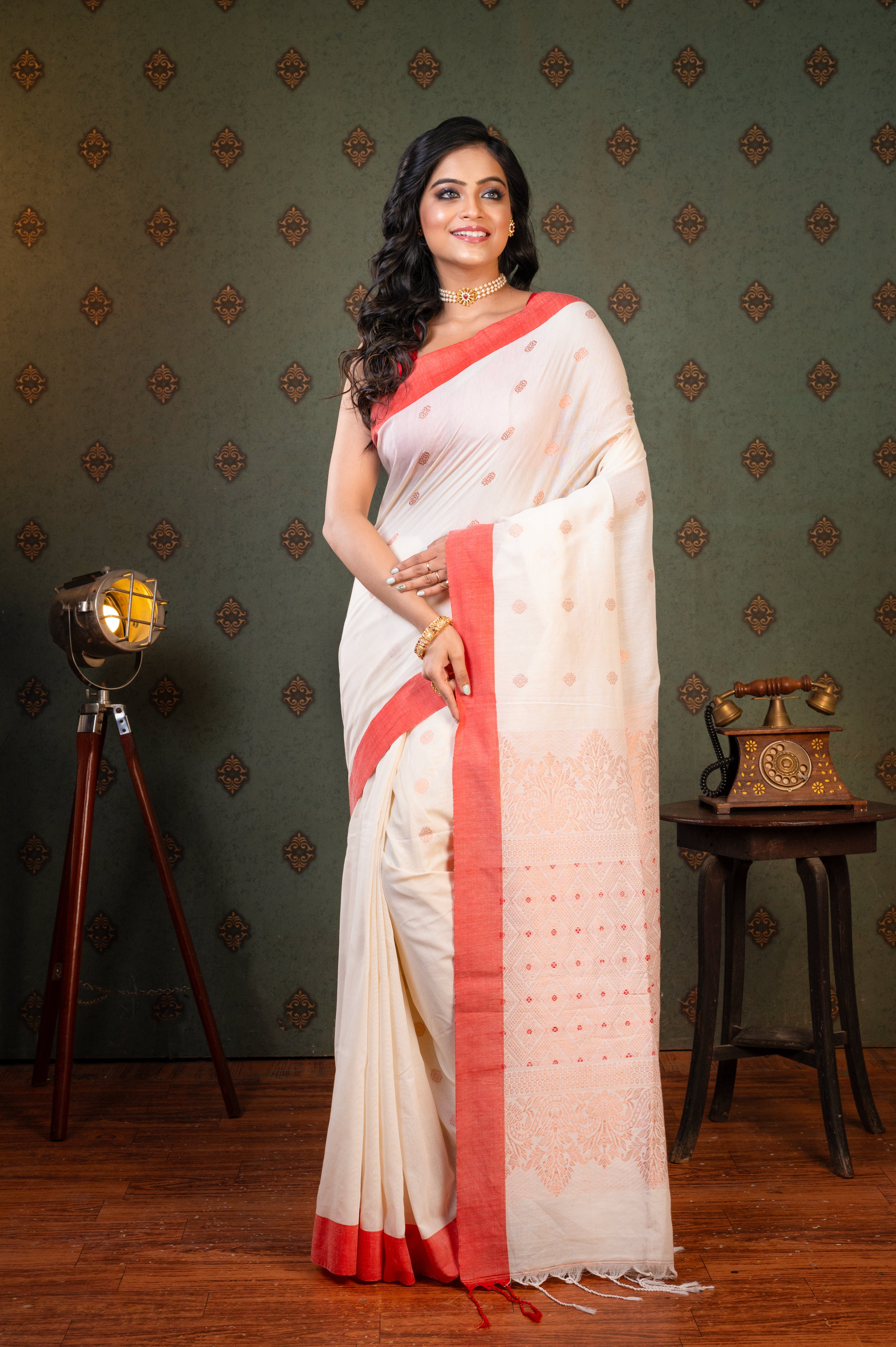 Women's Off-white Pure Handloom Cotton Saree With Red Woven Motifs And Border - Aanika