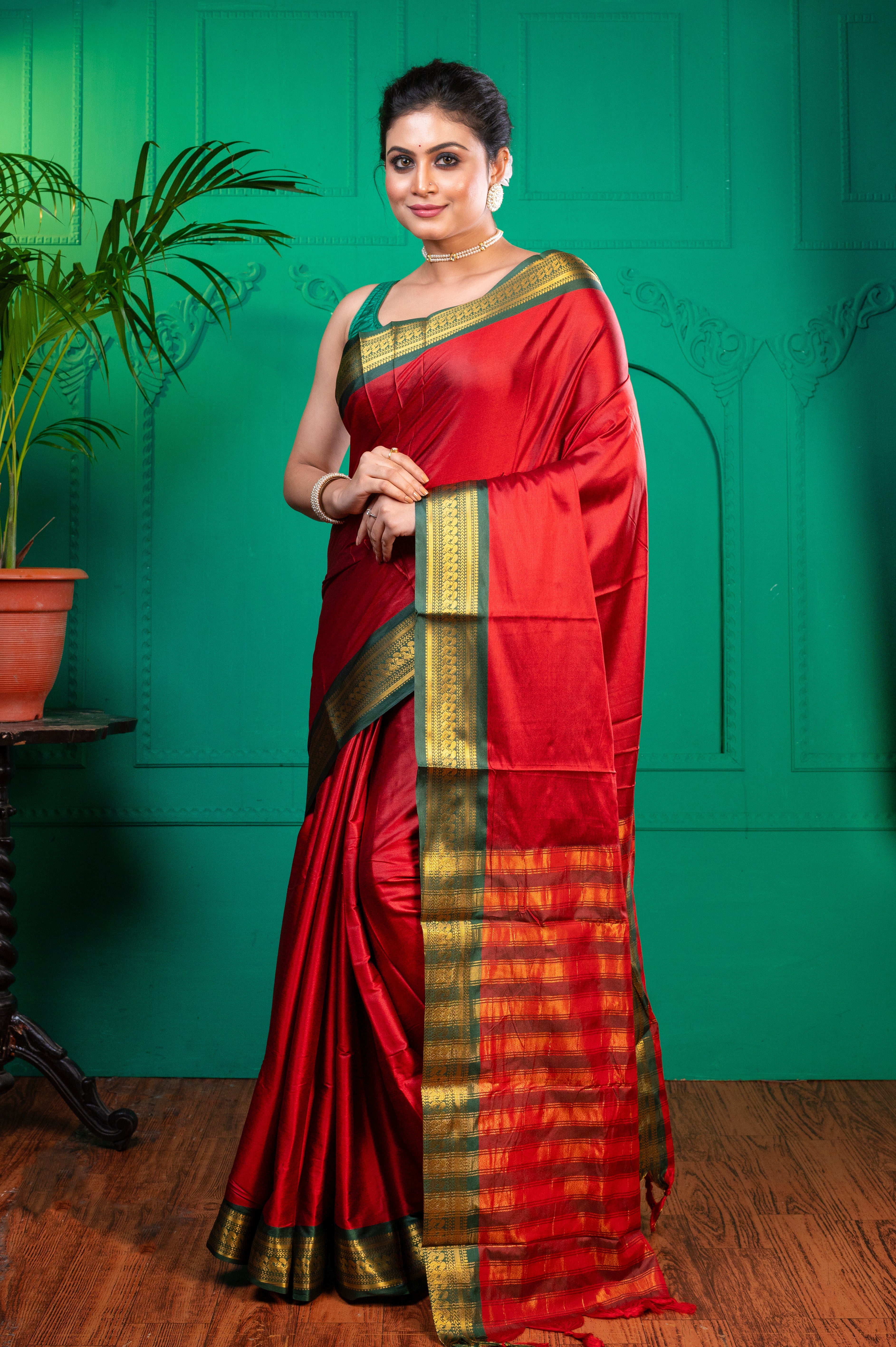 Women's Red Aura Silk Saree With Contrasting Green And Golden Zari Border - Aanika