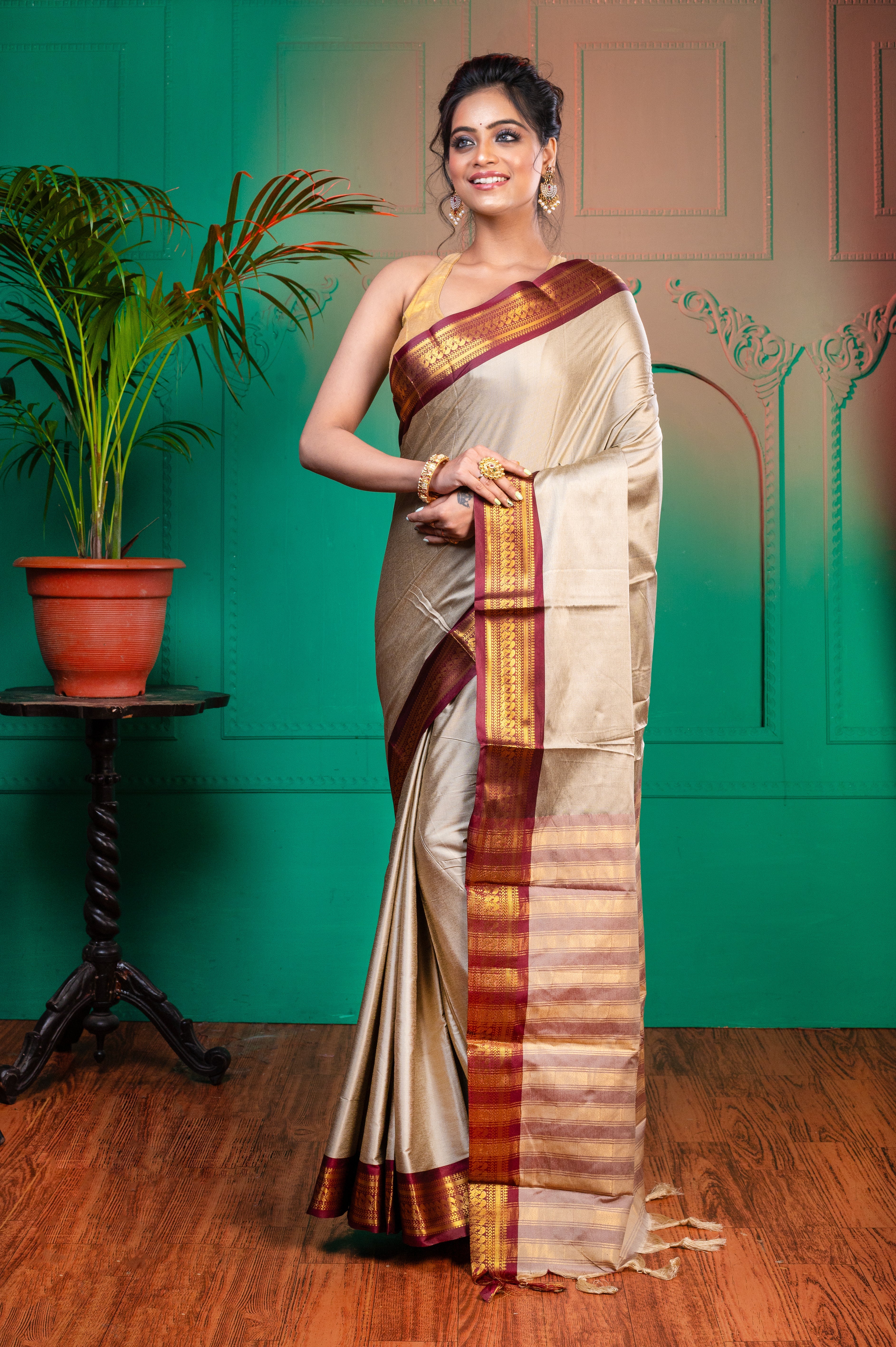 Women's Grey Aura Silk Saree With Contrasting Magenta And Golden Zari Border - Aanika