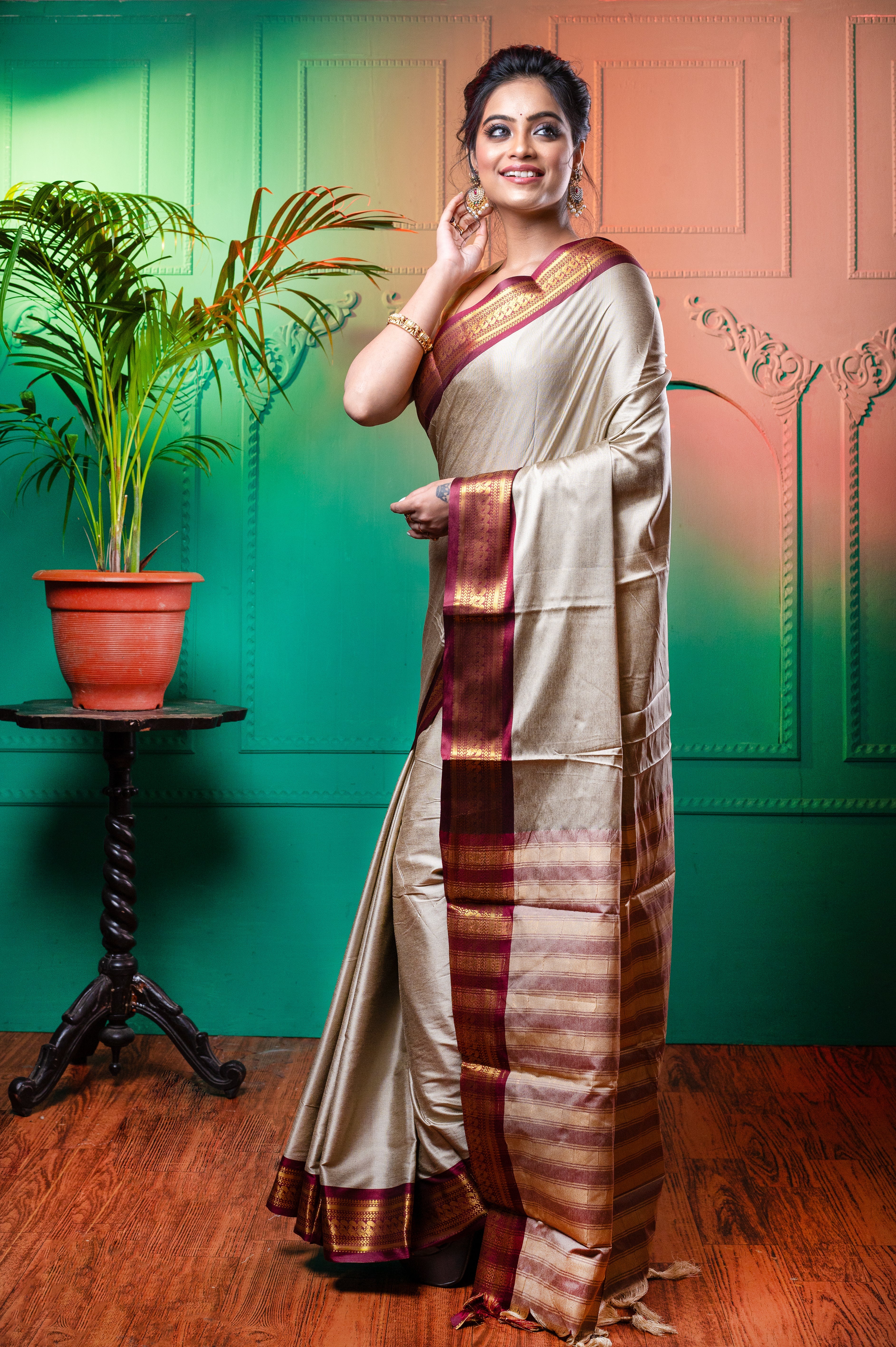 Women's Grey Aura Silk Saree With Contrasting Magenta And Golden Zari Border - Aanika