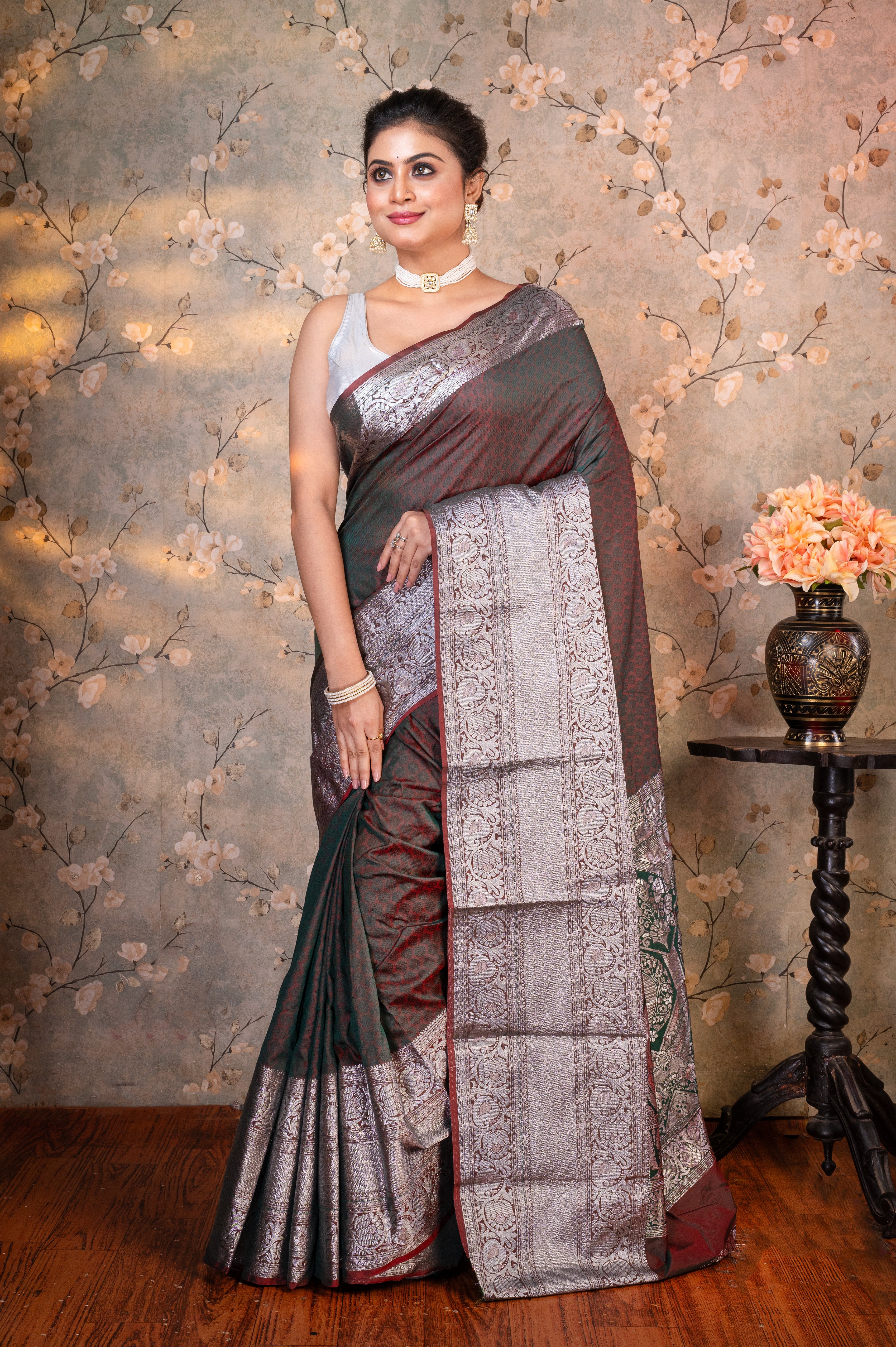 Women's Grey Dual Tone  Banarasi Silk Saree With Contrasting Border And Pallu - Aanika