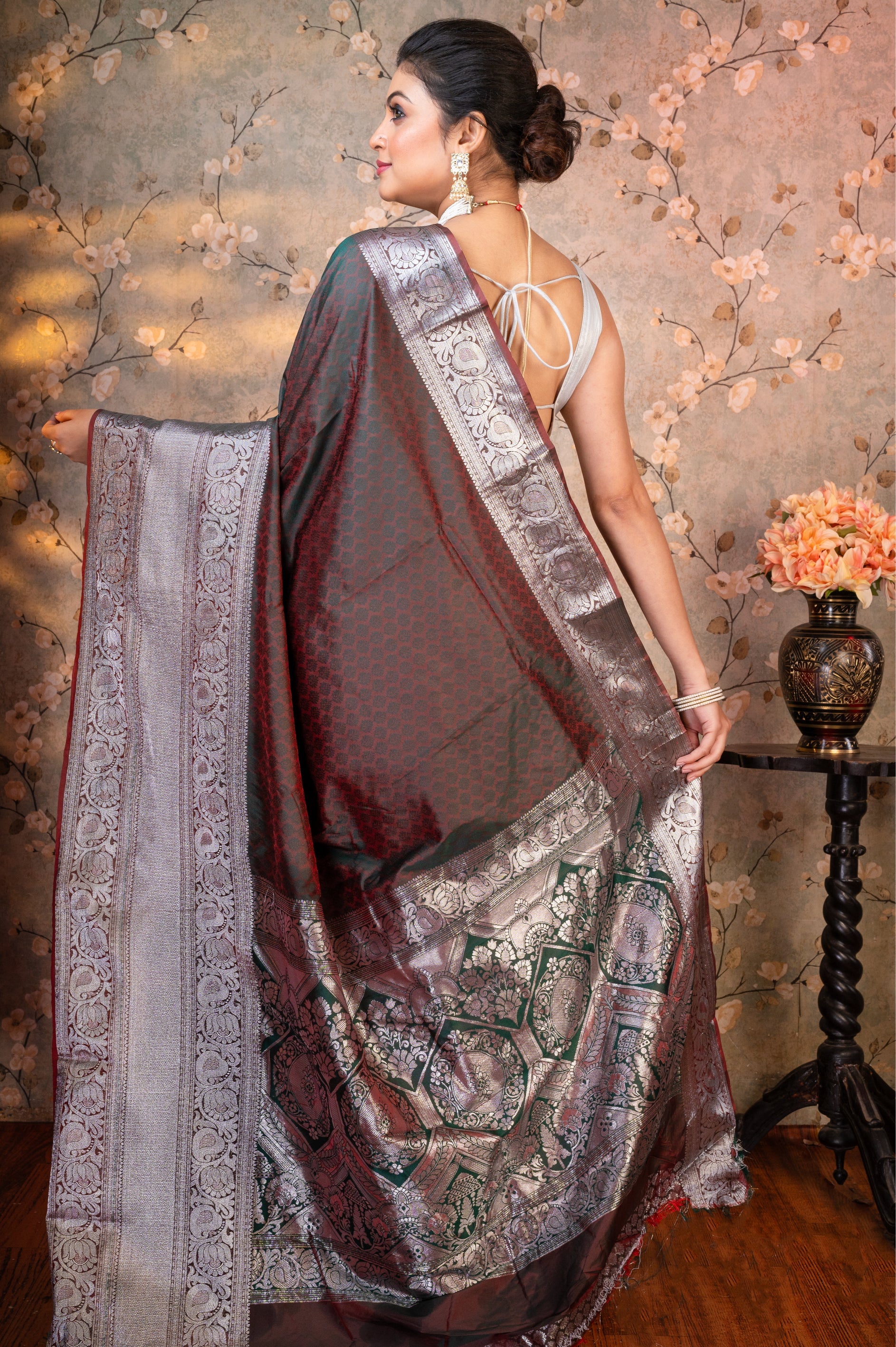 Women's Grey Dual Tone  Banarasi Silk Saree With Contrasting Border And Pallu - Aanika