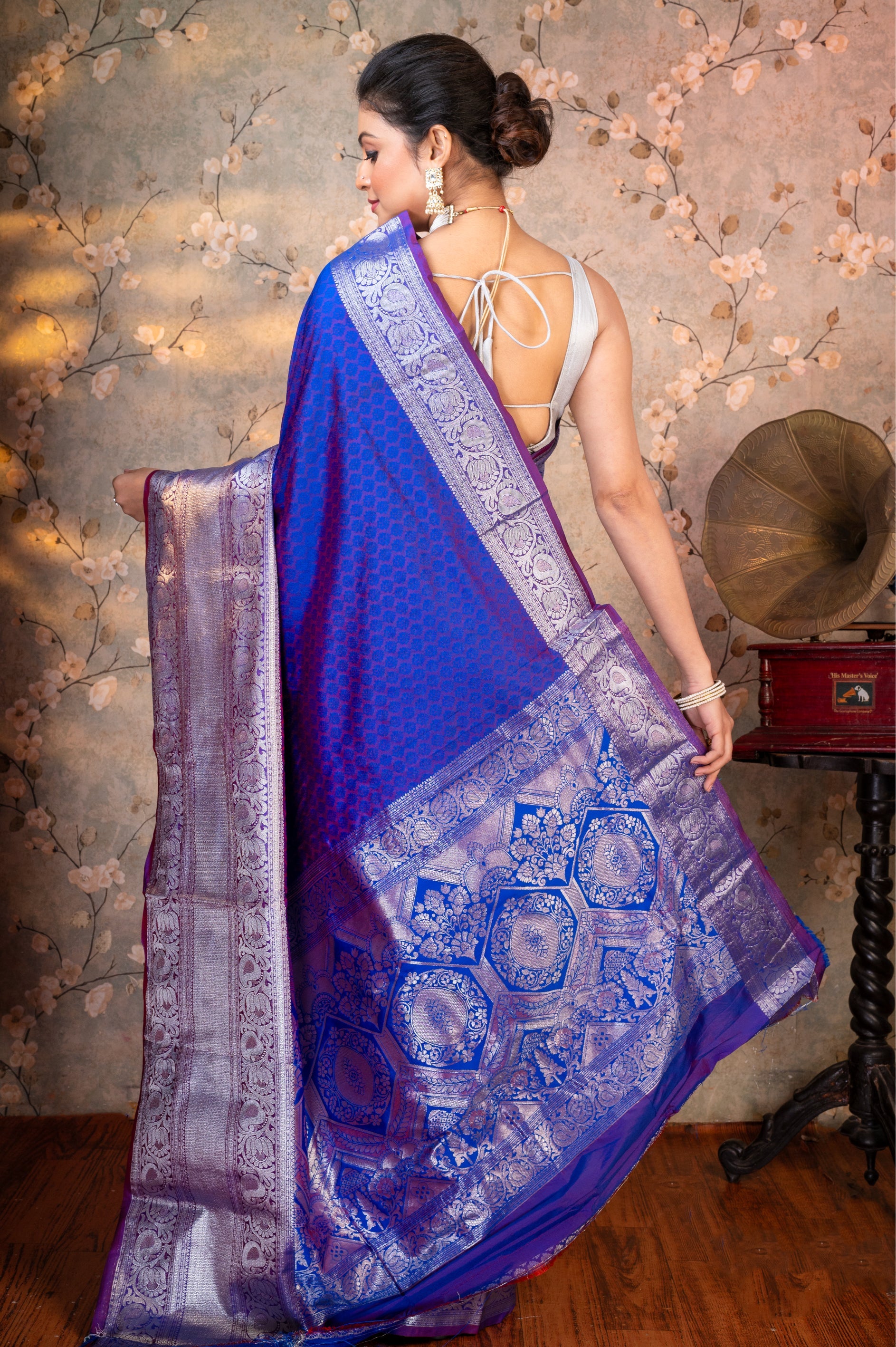 Women's Violet Banarasi Silk Saree With Contrasting Border And Pallu - Aanika