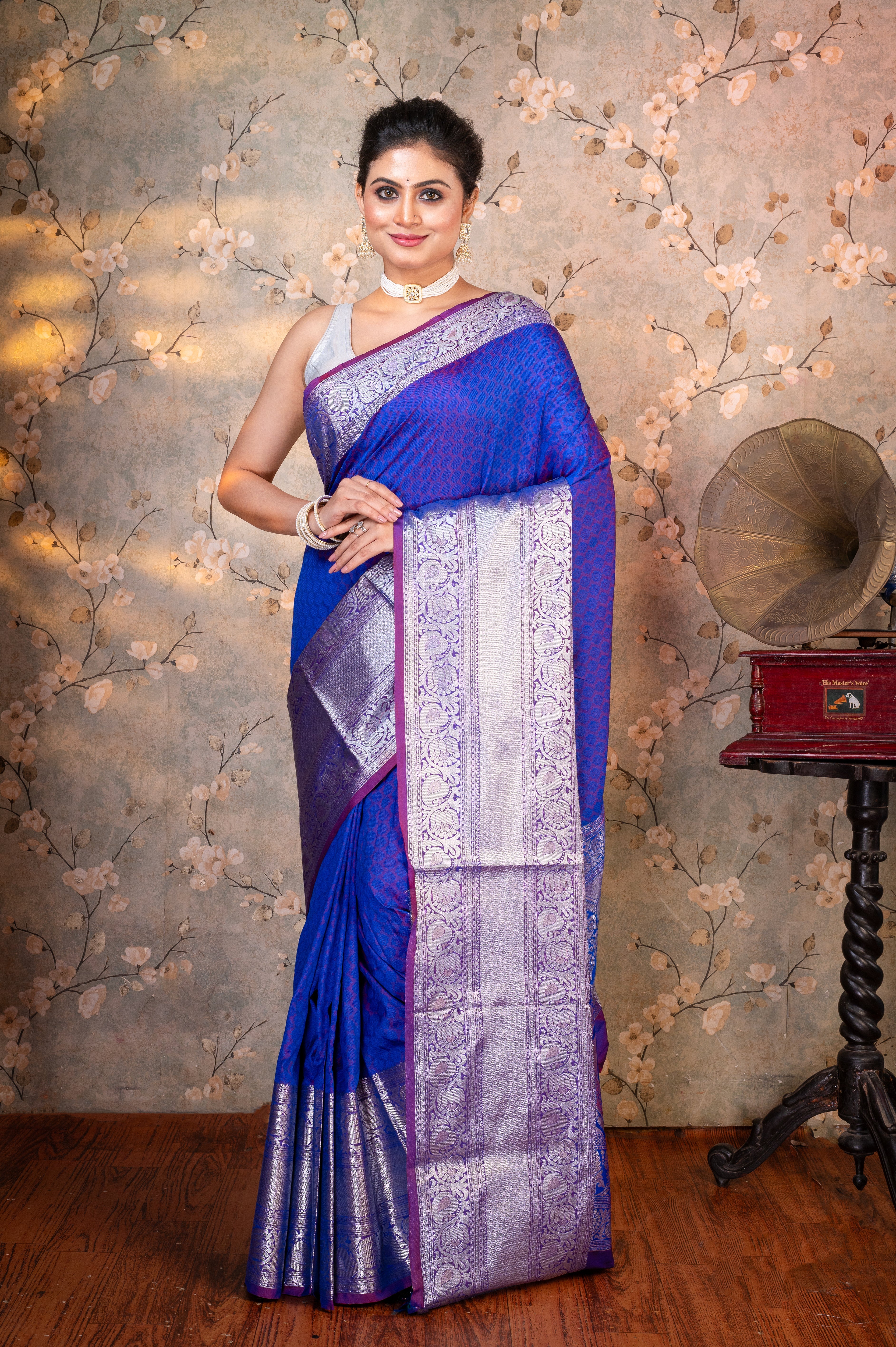 Women's Violet Banarasi Silk Saree With Contrasting Border And Pallu - Aanika