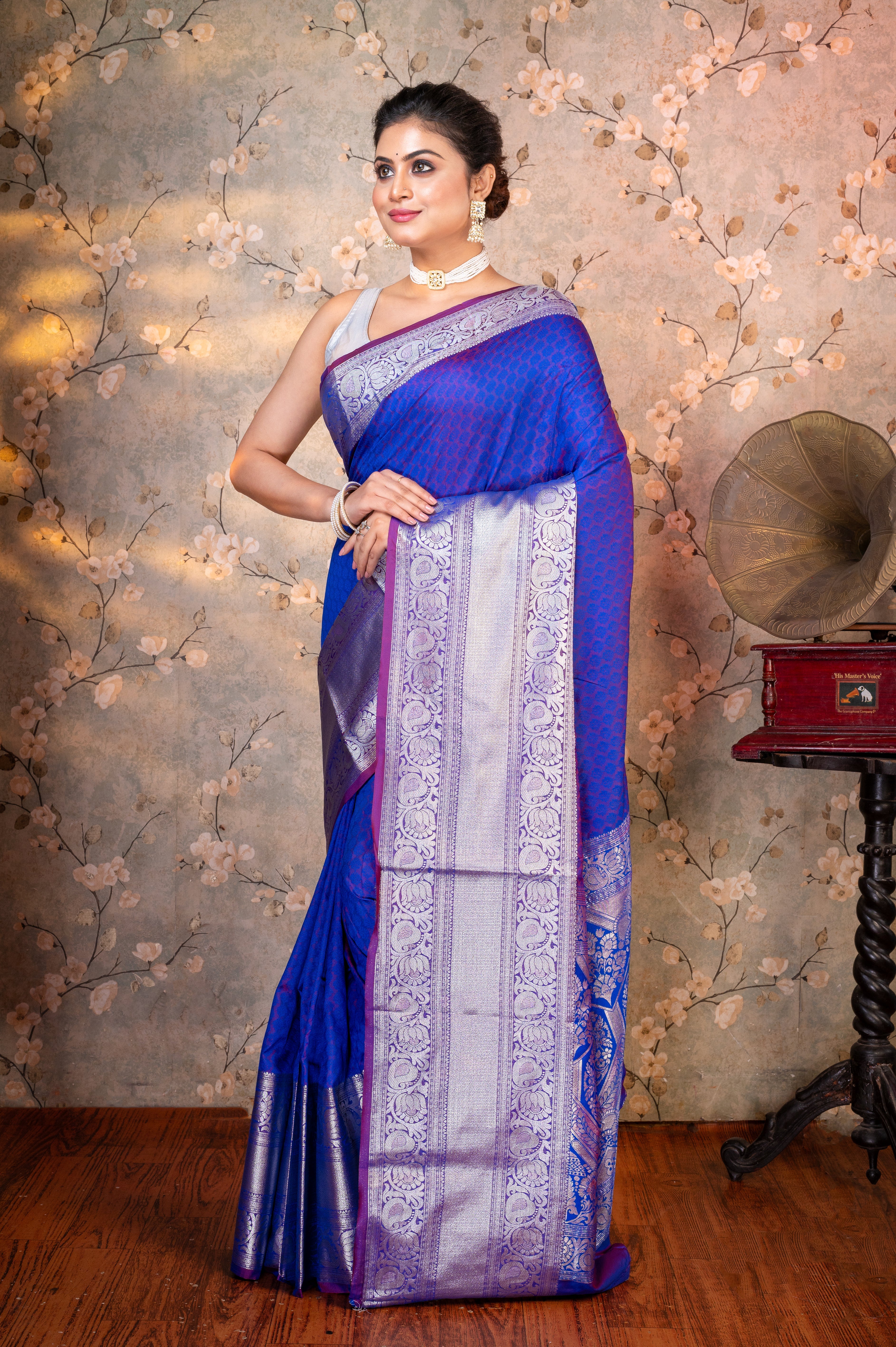 Women's Violet Banarasi Silk Saree With Contrasting Border And Pallu - Aanika