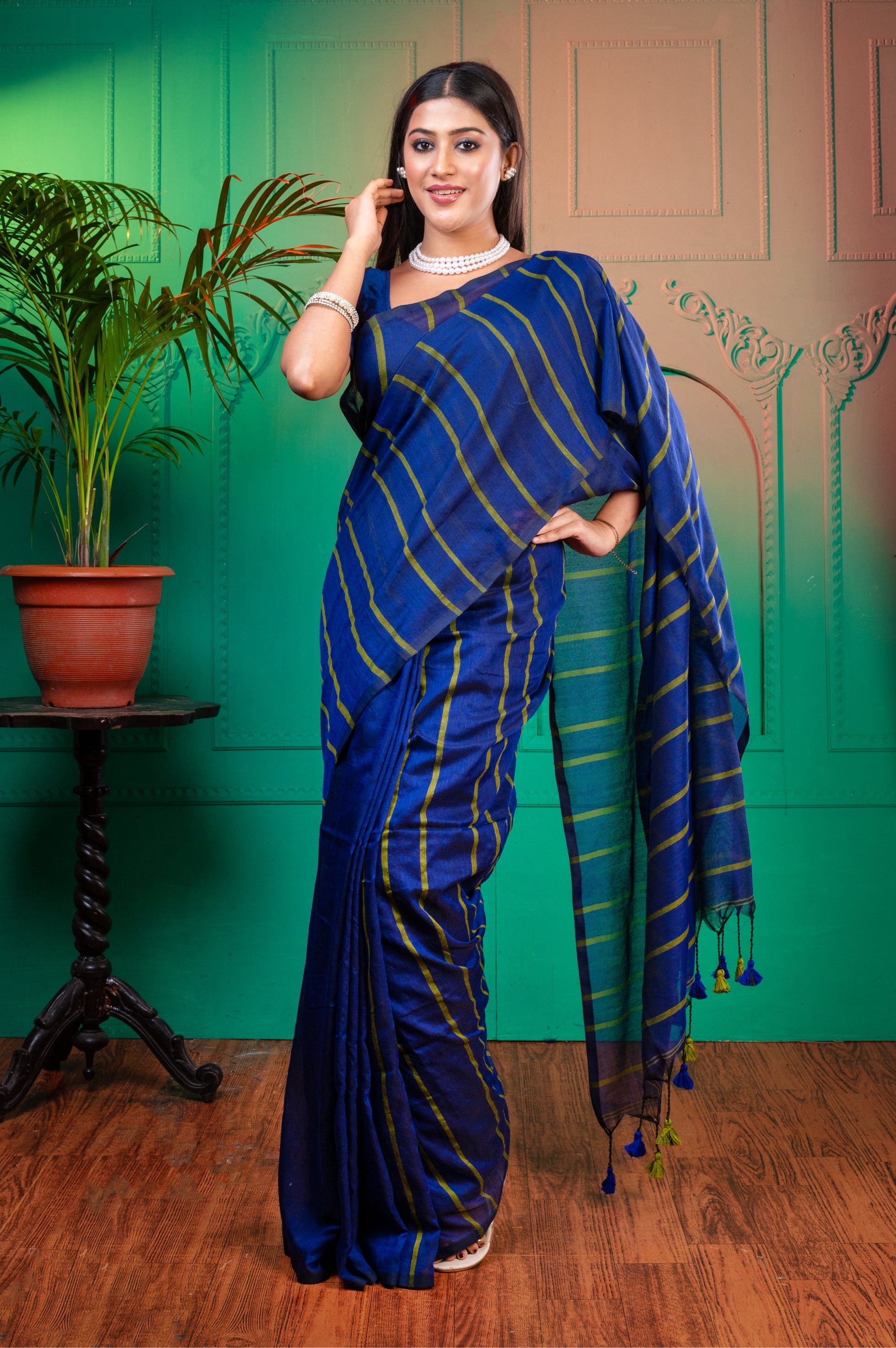 Women's Ink Blue Handloom Linen Saree With Green Stripe - Aanika