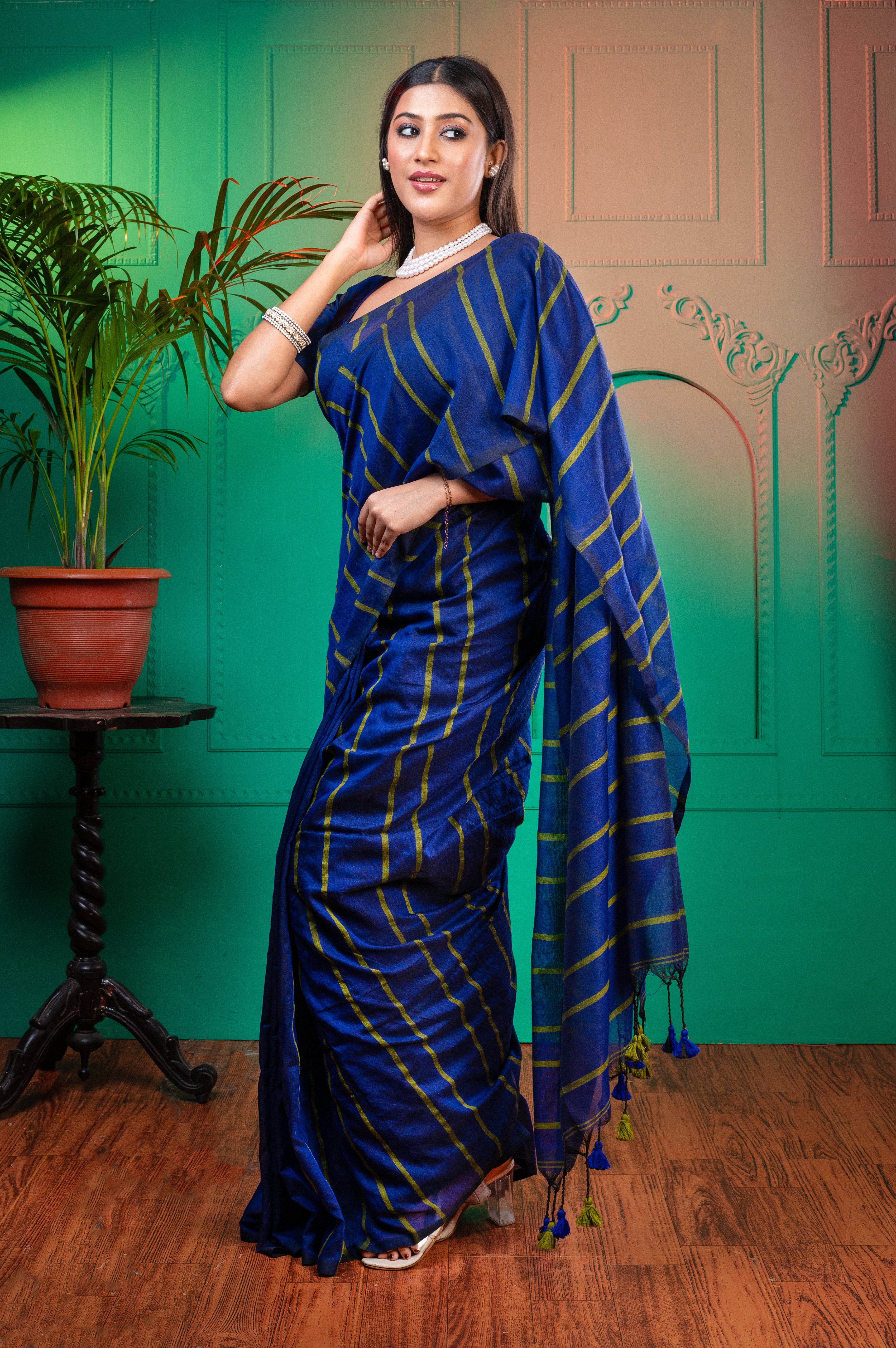 Women's Ink Blue Handloom Linen Saree With Green Stripe - Aanika