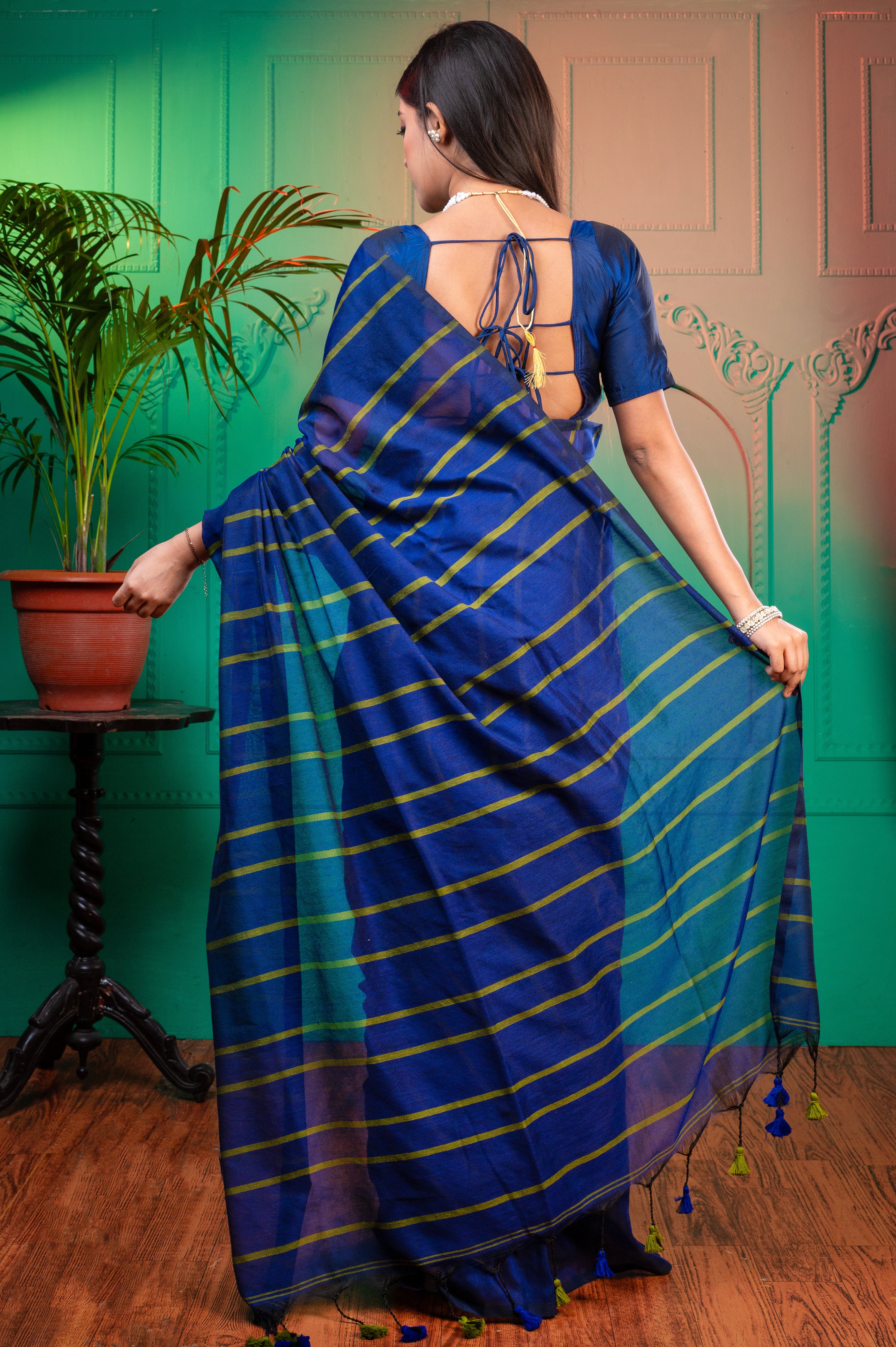 Women's Ink Blue Handloom Linen Saree With Green Stripe - Aanika