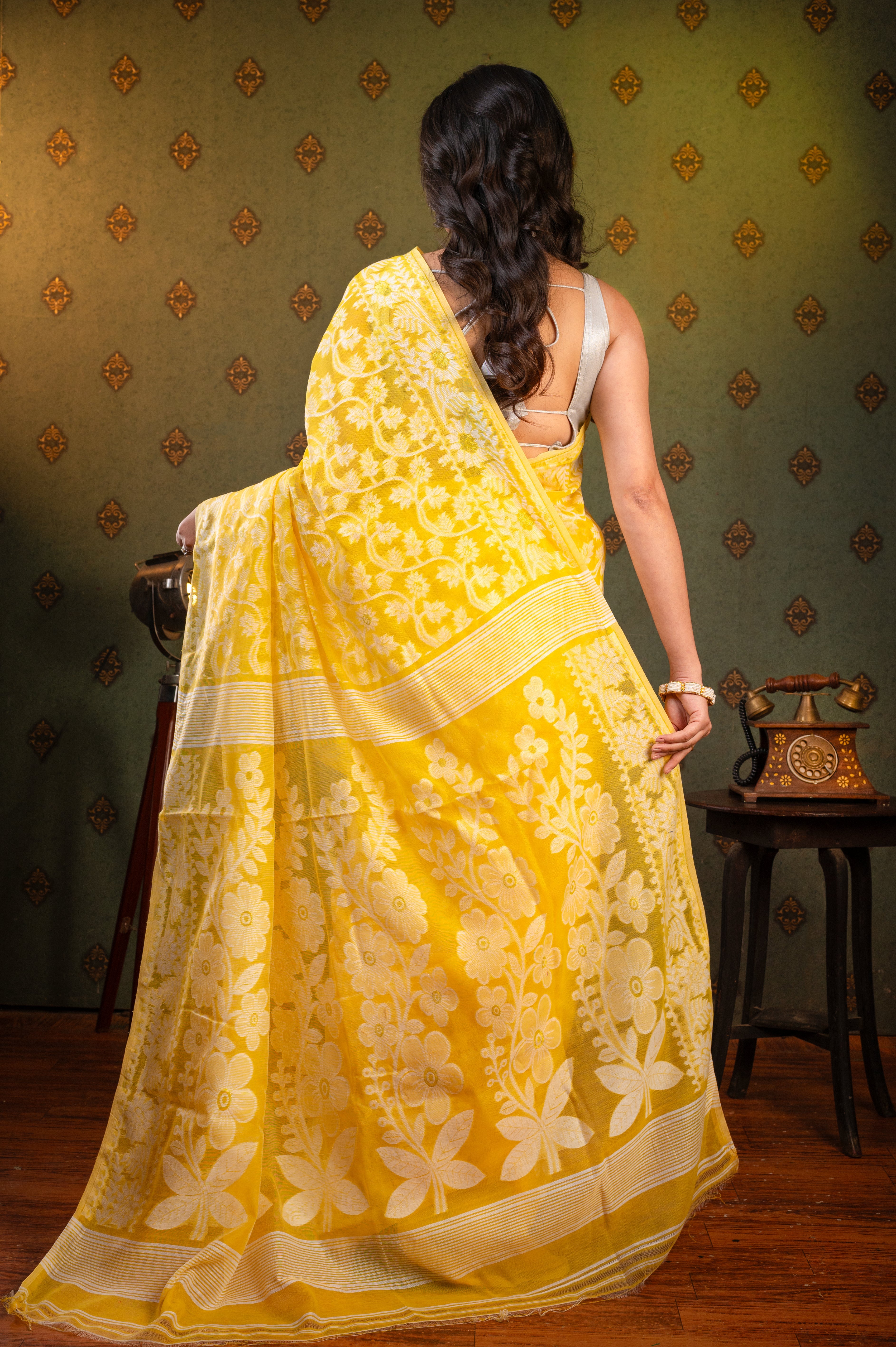 Women's Yellow Cotton Jamdani Saree With Off-white Floral Woven Motifs - Aanika