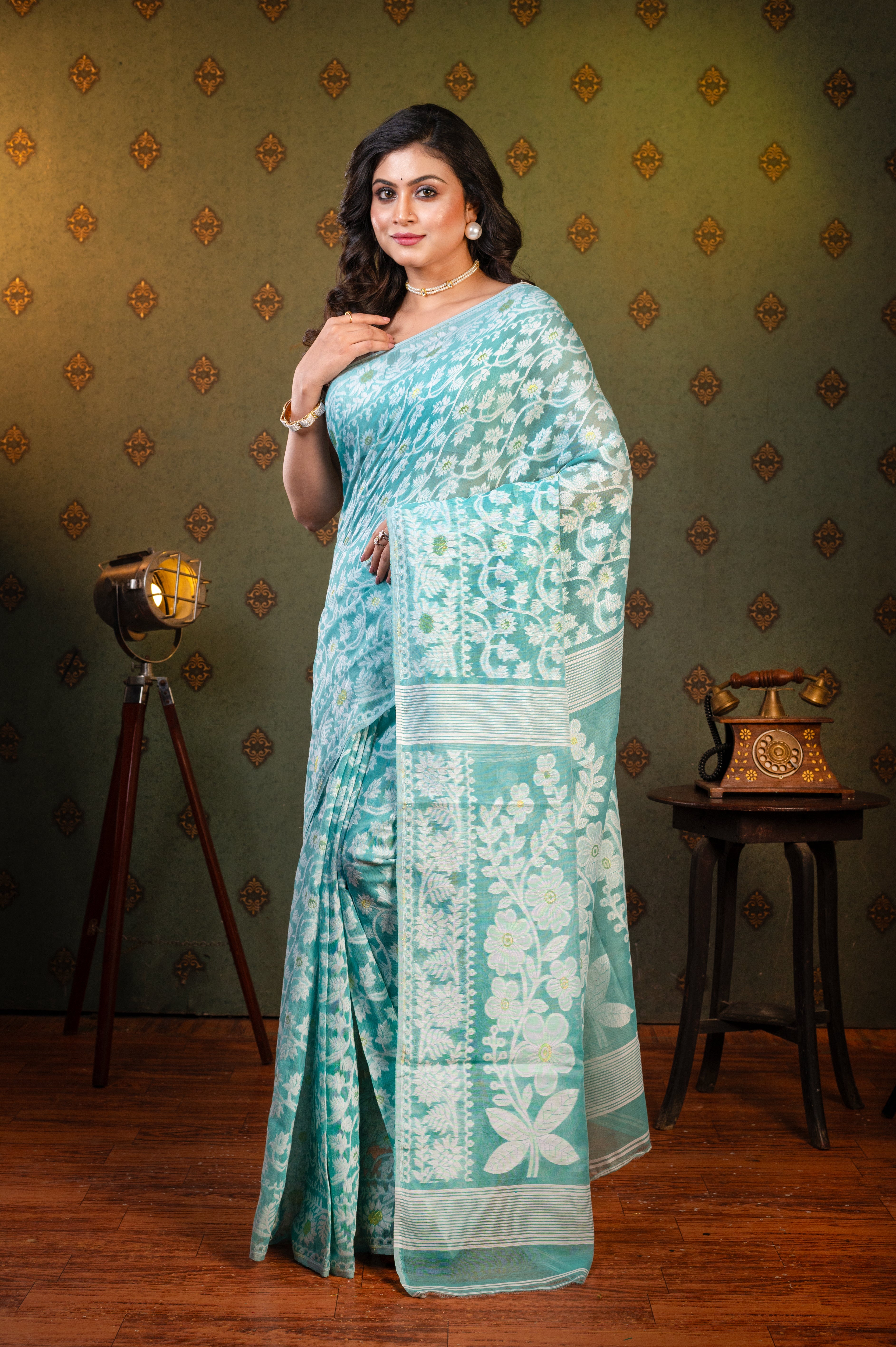 Women's Turquoise Blue Cotton Jamdani Saree With Off-white Floral Woven Motifs - Aanika