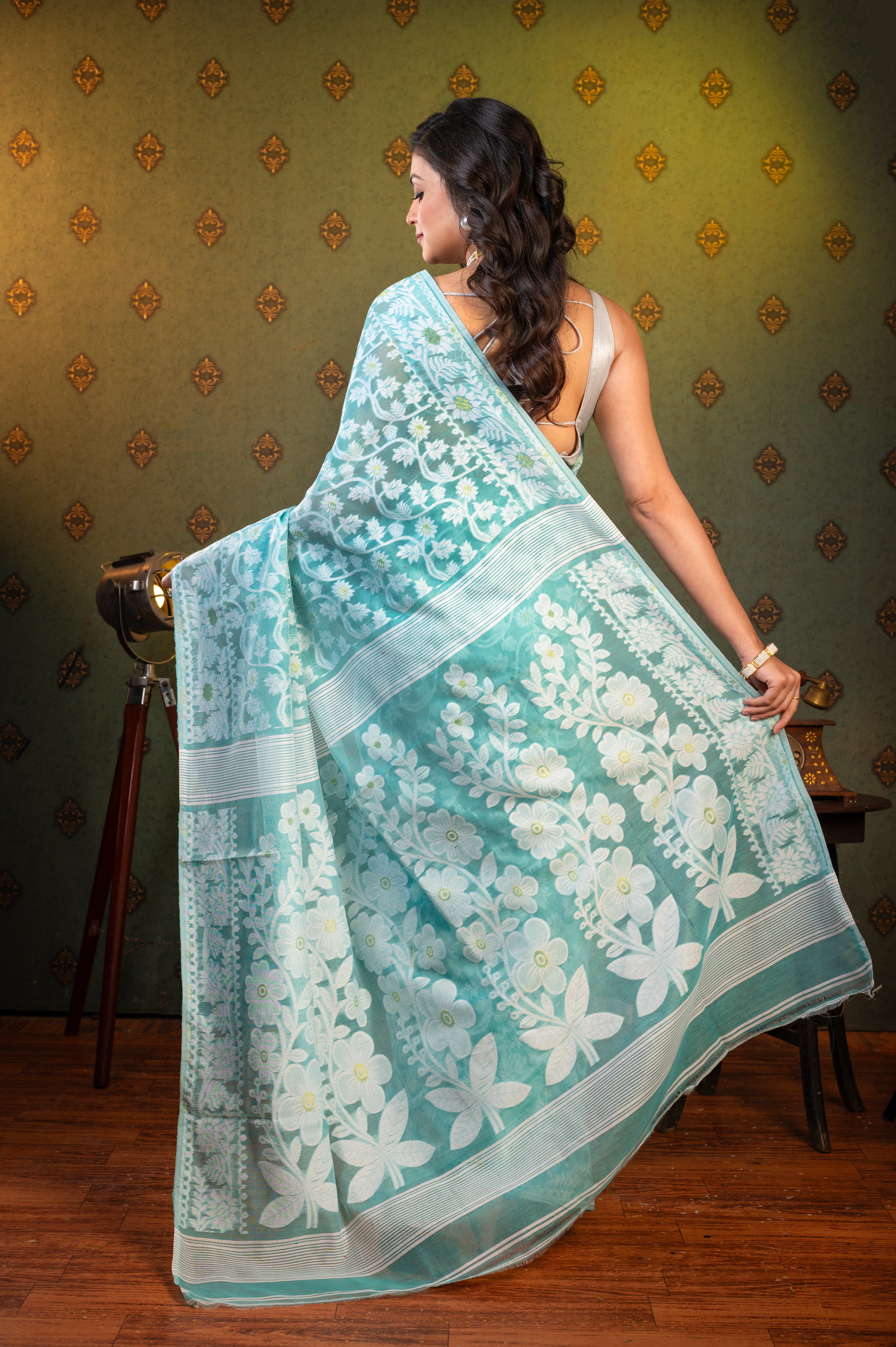 Women's Turquoise Blue Cotton Jamdani Saree With Off-white Floral Woven Motifs - Aanika