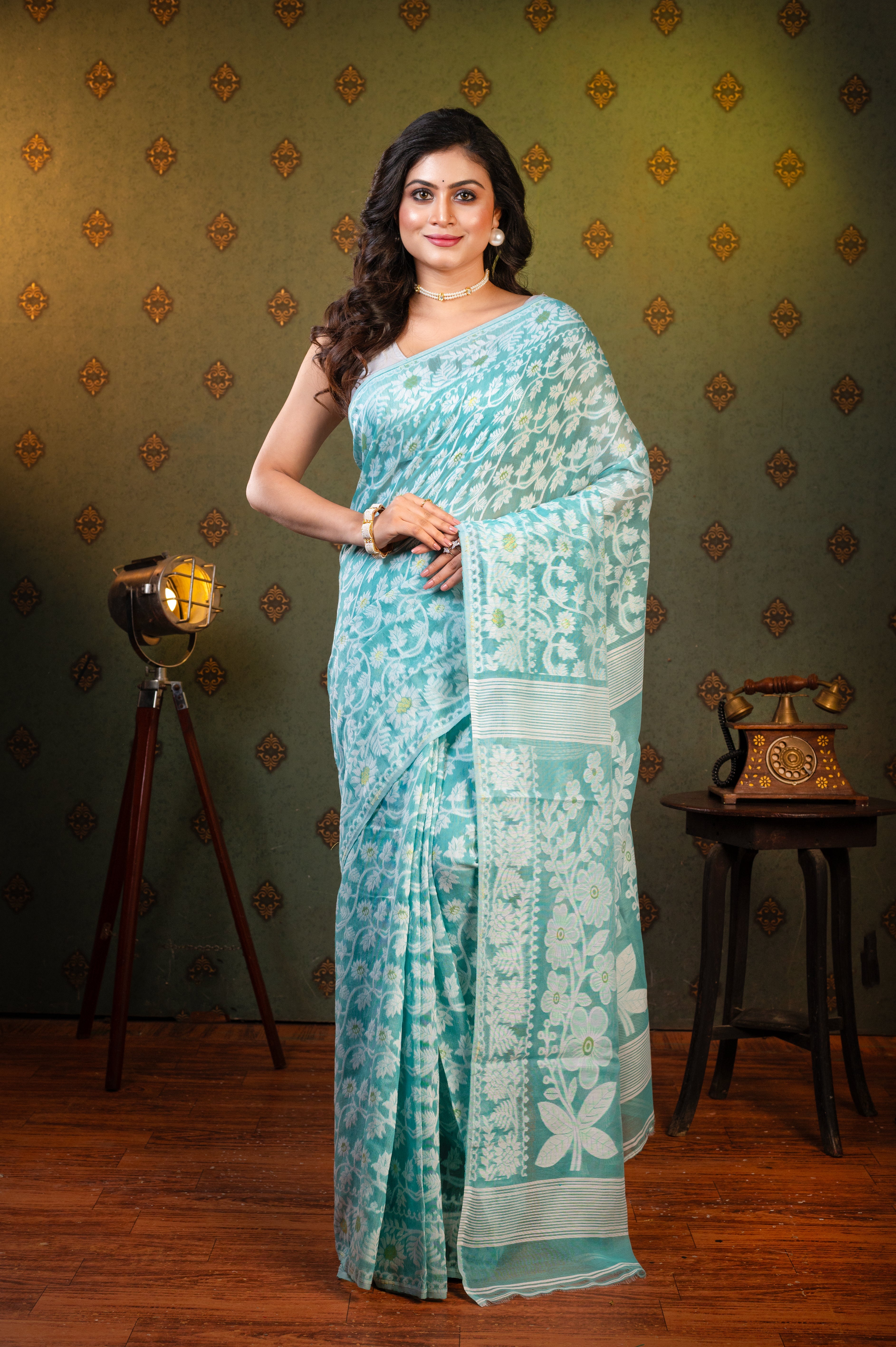 Women's Turquoise Blue Cotton Jamdani Saree With Off-white Floral Woven Motifs - Aanika