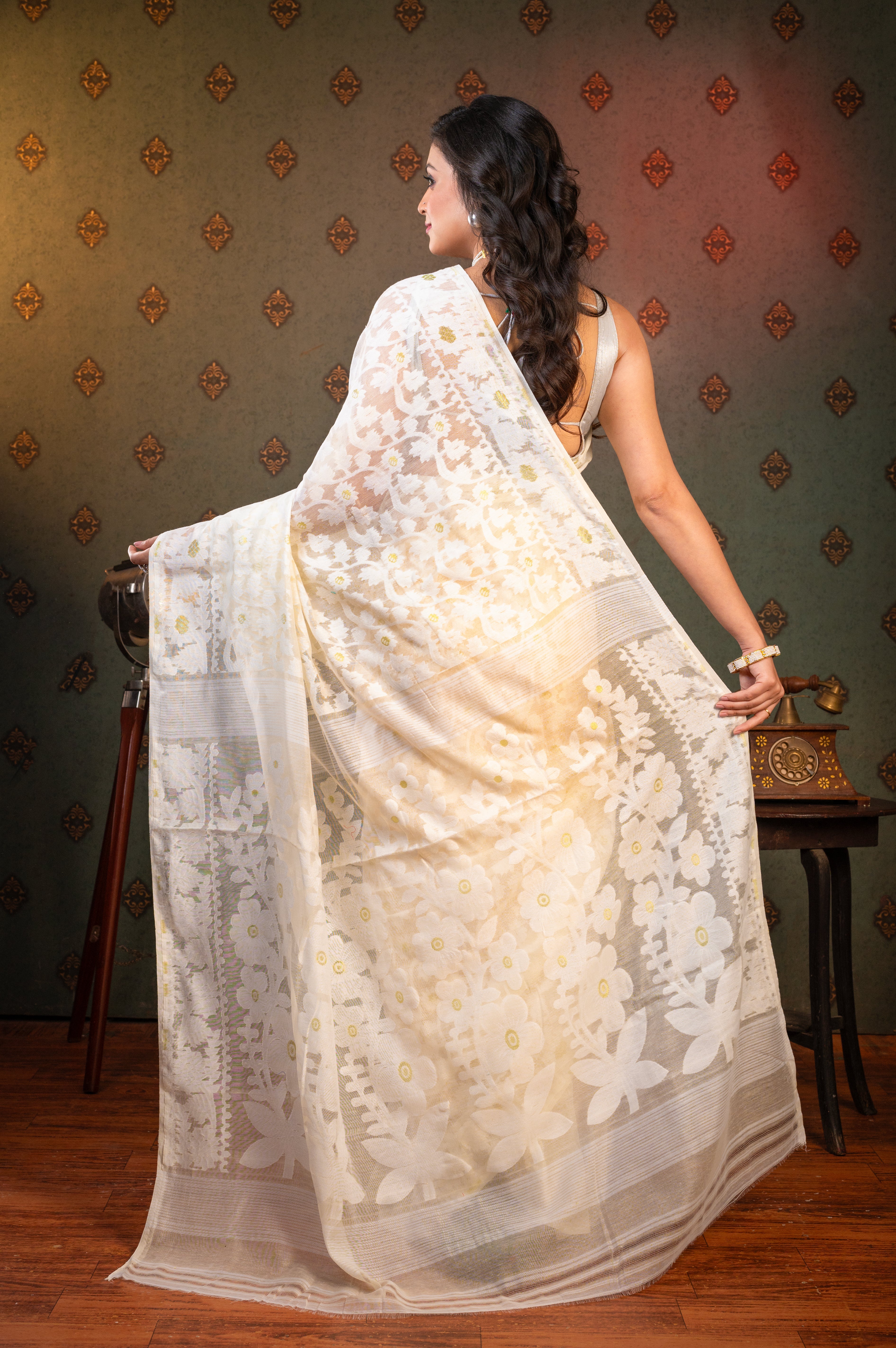 Women's Off-white Cotton Jamdani Saree With Off-white Floral Woven Motifs - Aanika