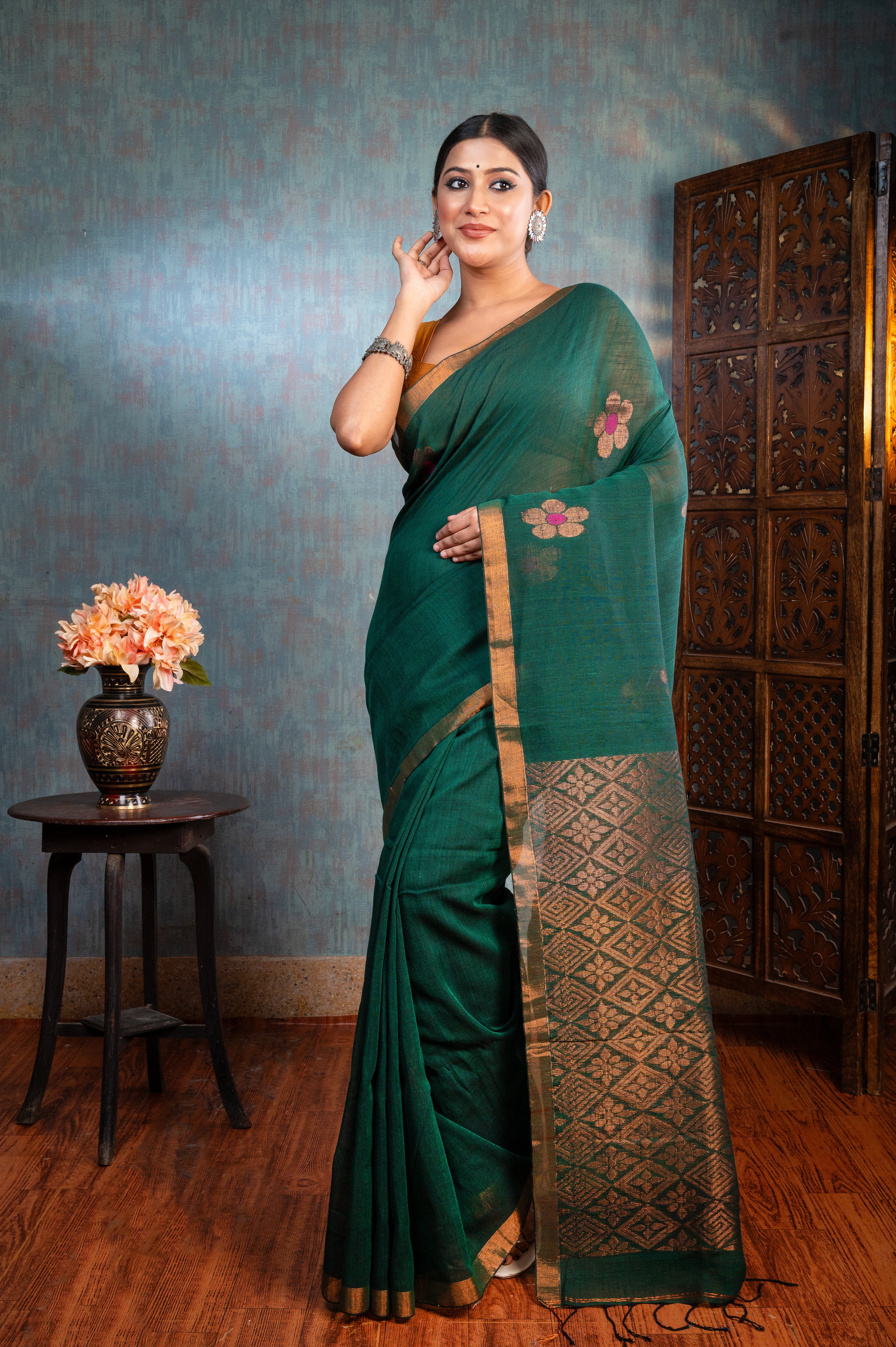 Women's Green Pure Handloom Linen Saree With Floral Woven Motifs - Aanika