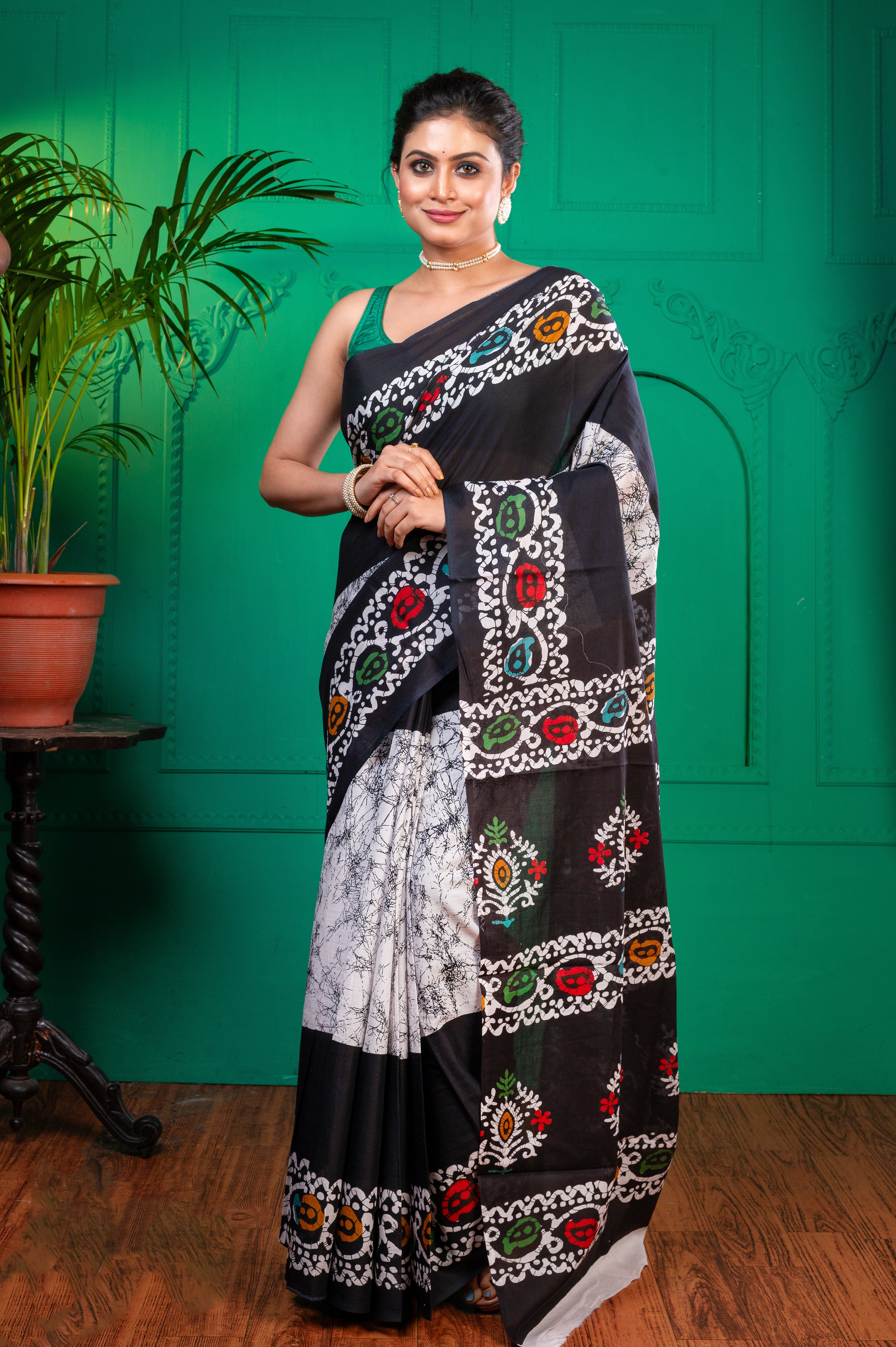 Women's Black Pure Bagru Malmal Cotton Saree With Batik Print - Aanika