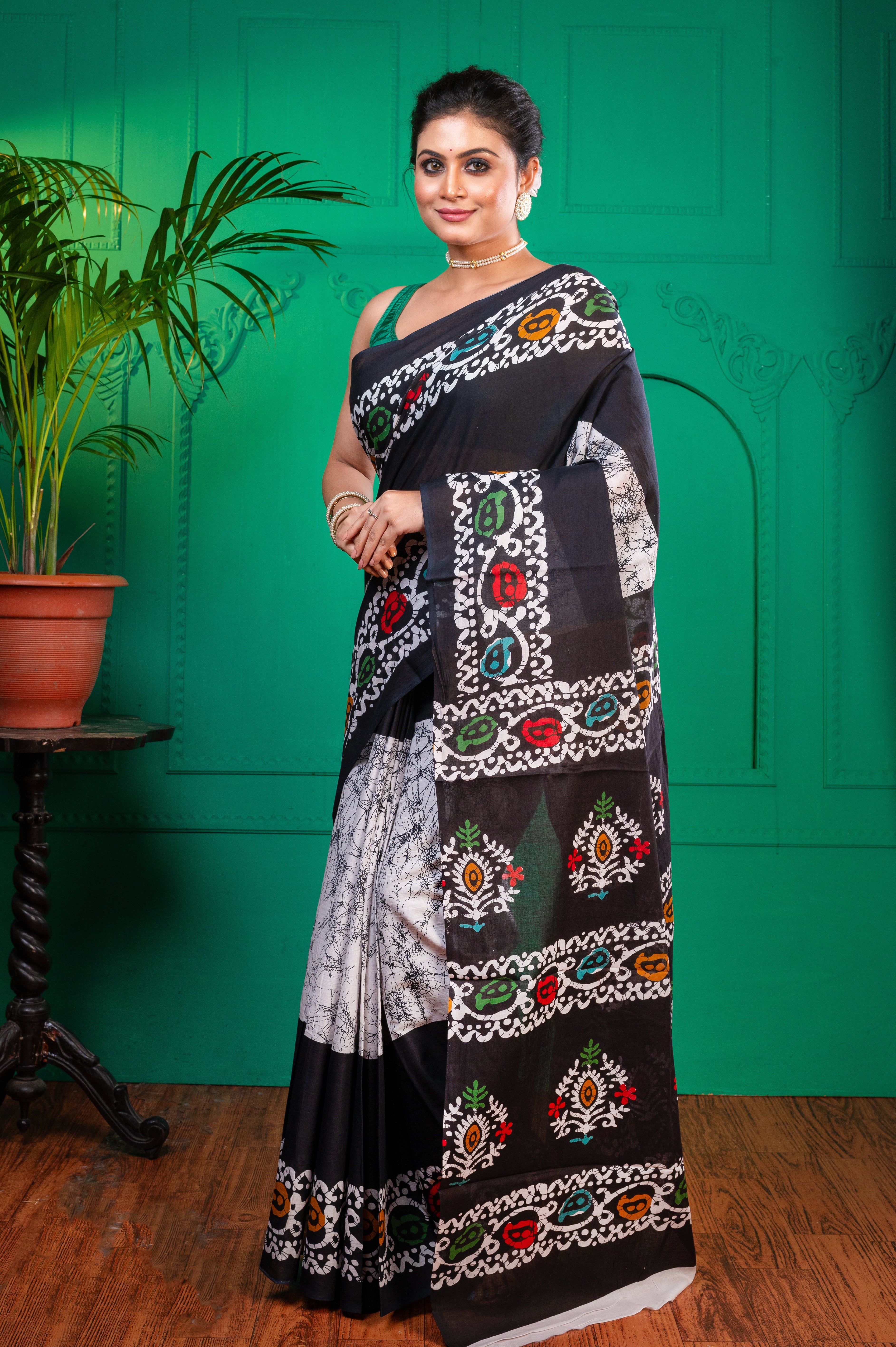 Women's Black Pure Bagru Malmal Cotton Saree With Batik Print - Aanika