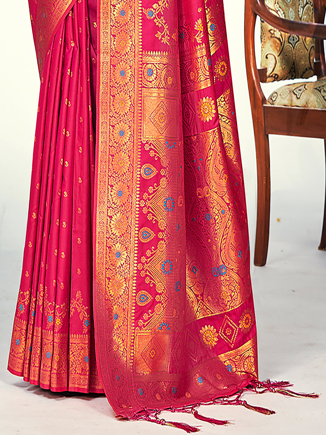 Women's Magenta Silk Woven Work Traditional Saree - Sangam Prints