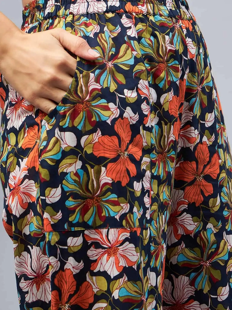 winered-woman-navy-blue-floral-print-schiffli-detailing-co-ord-set