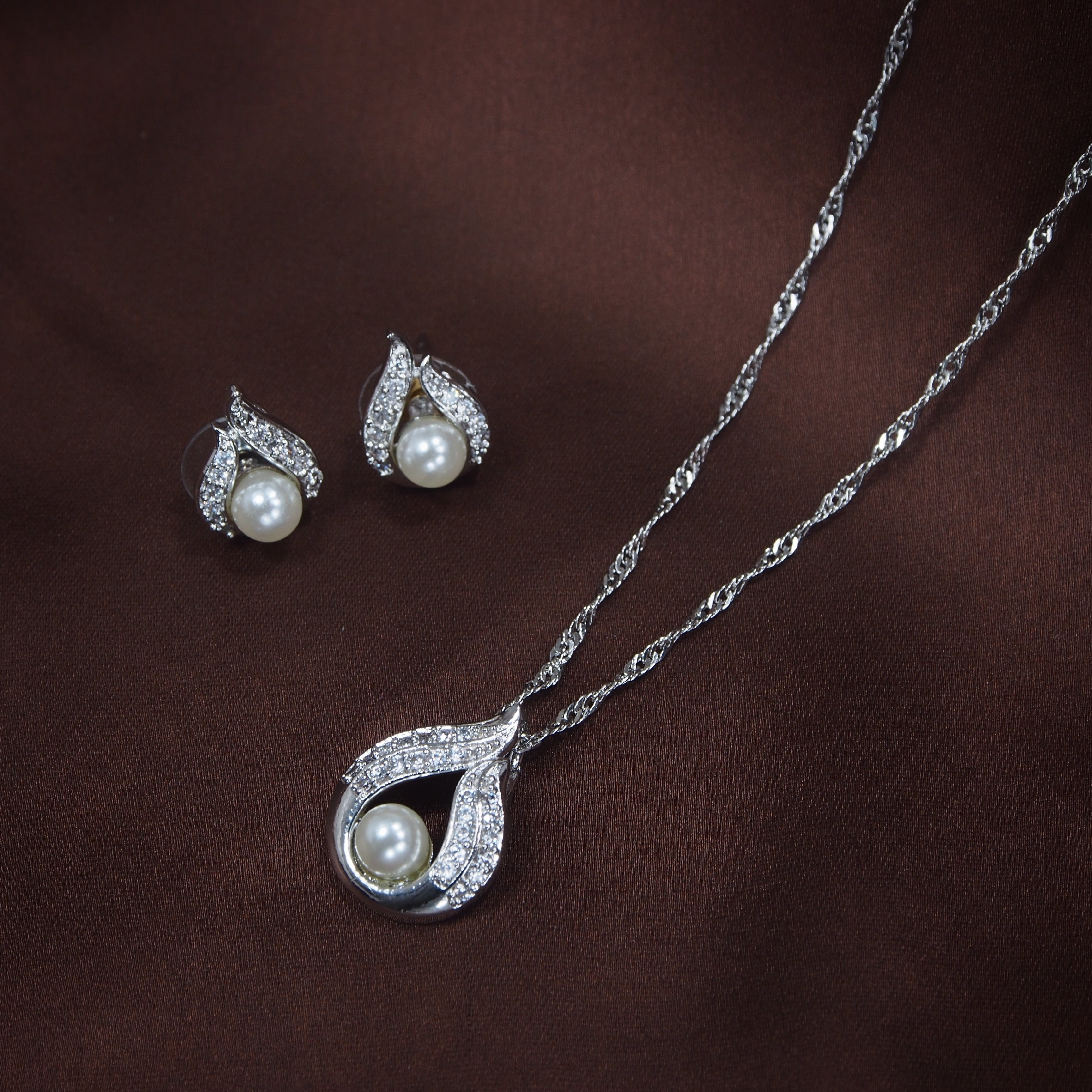 Women's 18k Rhodium Plated Pearl & Cubic Zirconia Twisted Pendant Necklace Set with Earrings