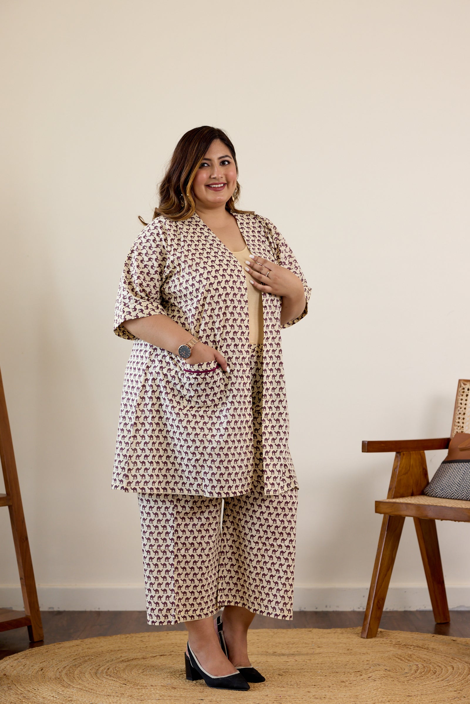 Women's Camel Print Jacket And Pants Set(Set Of 2) - Nangalia Ruchira