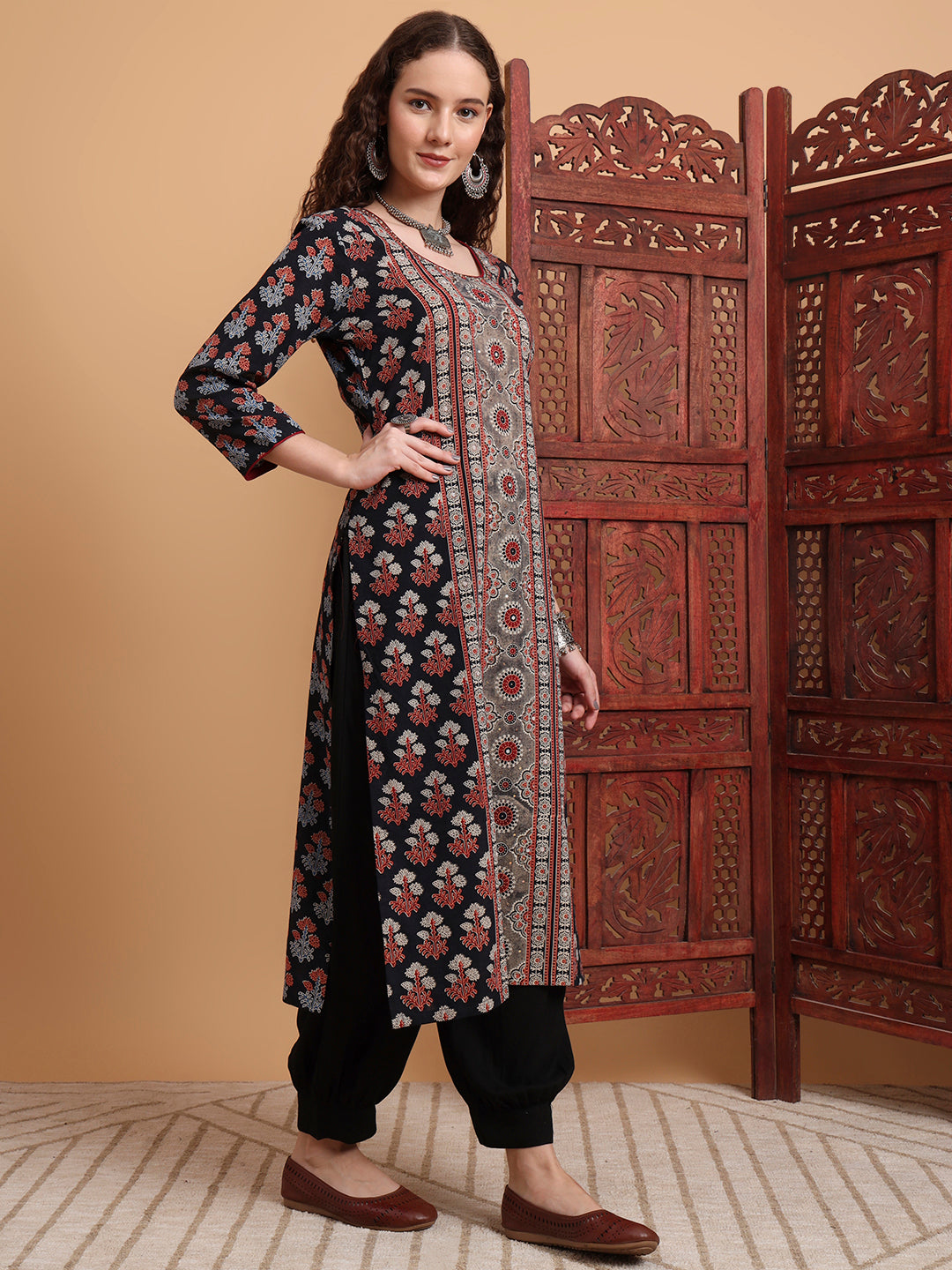 Women's Hand Block Ajrak Print Zardosi Embroidery Kurta