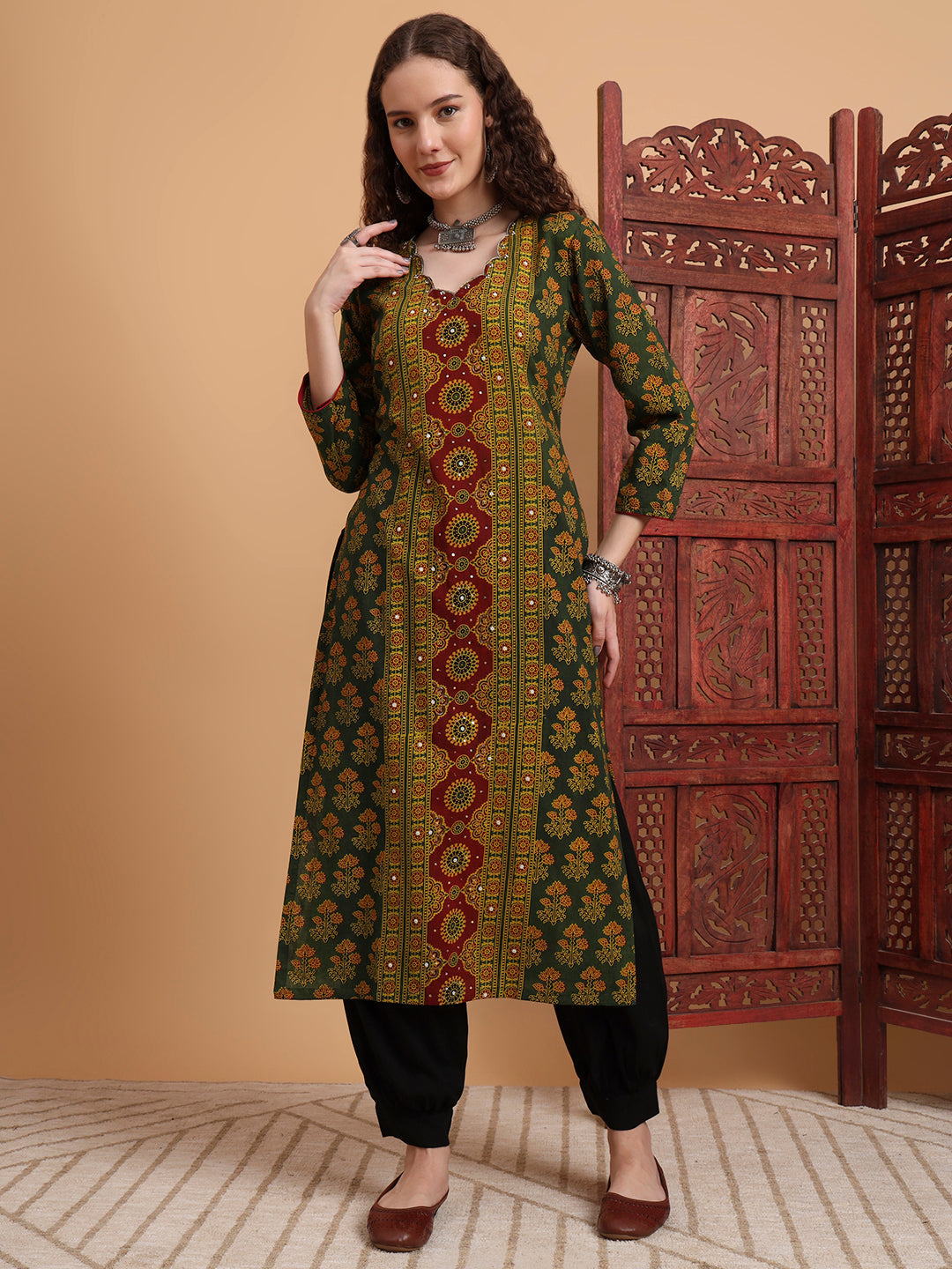 Women's Hand Block Ajrak Print Zardosi Kurta
