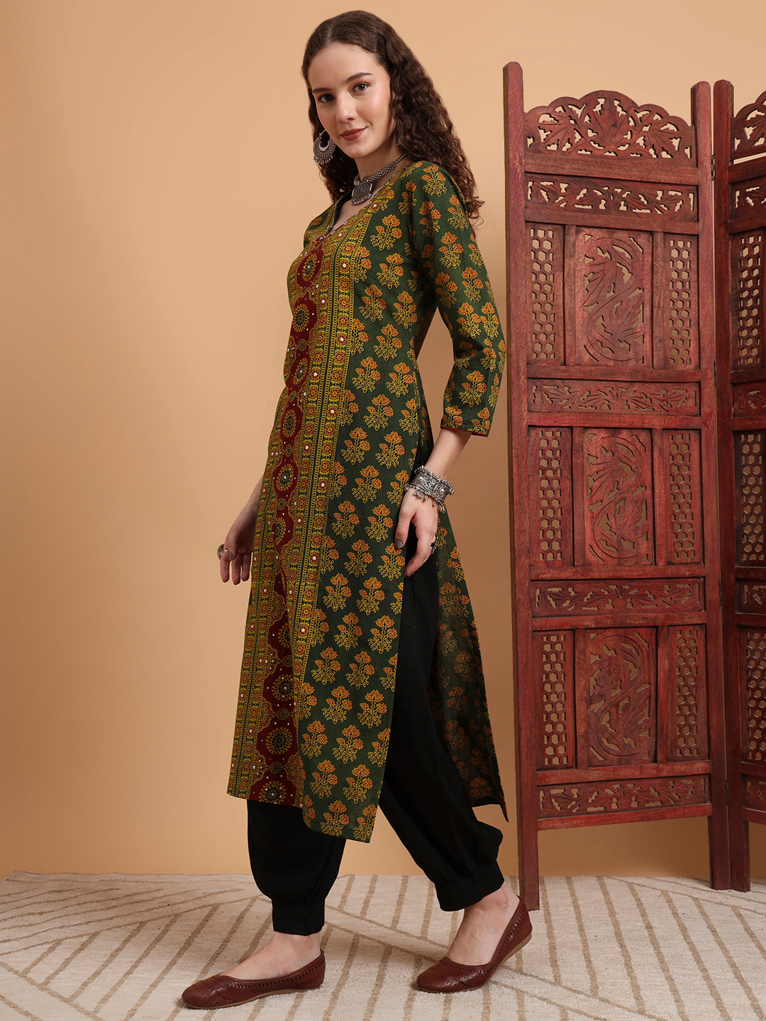 Women's Hand Block Ajrak Print Zardosi Kurta