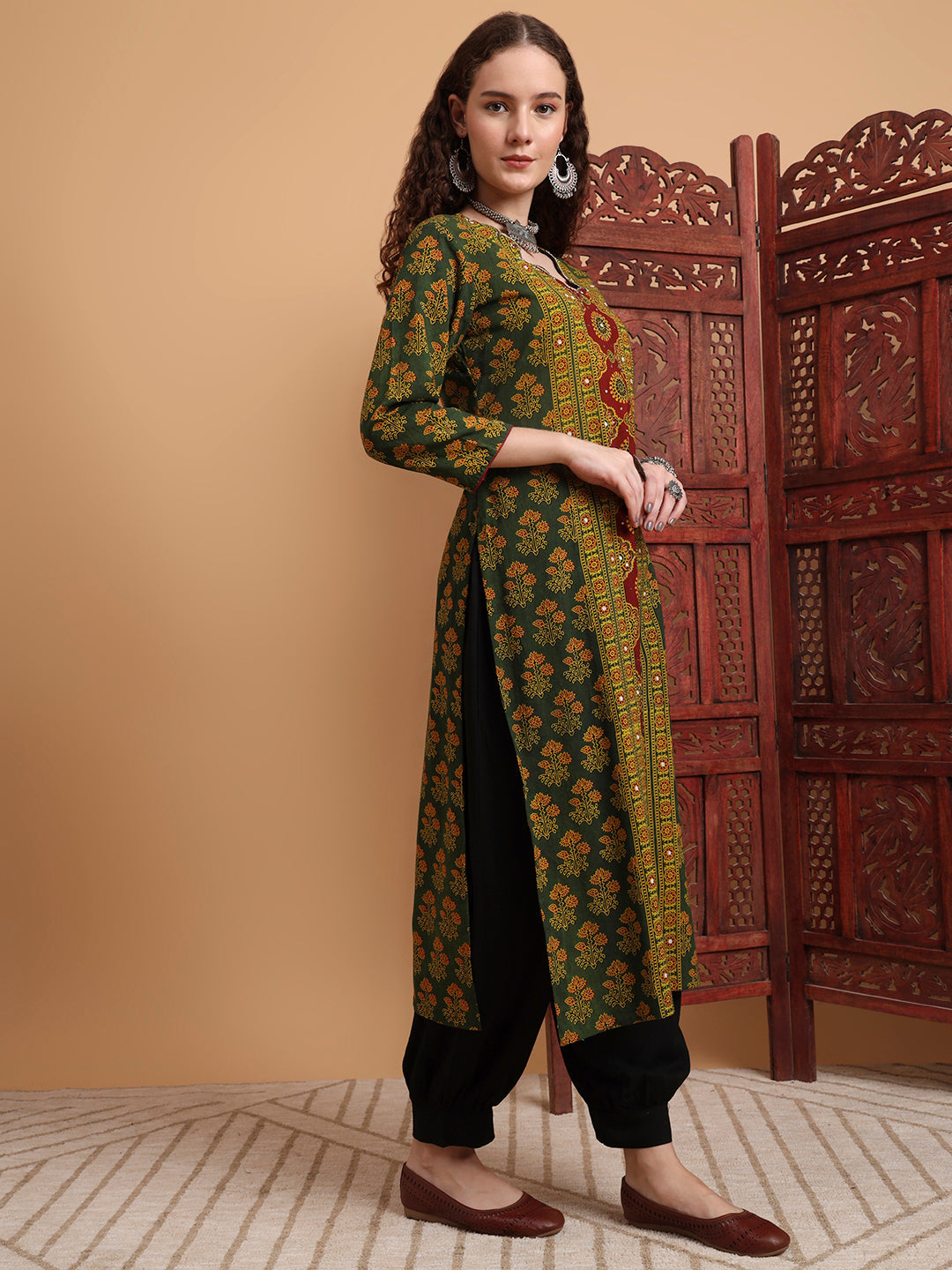Women's Hand Block Ajrak Print Zardosi Kurta