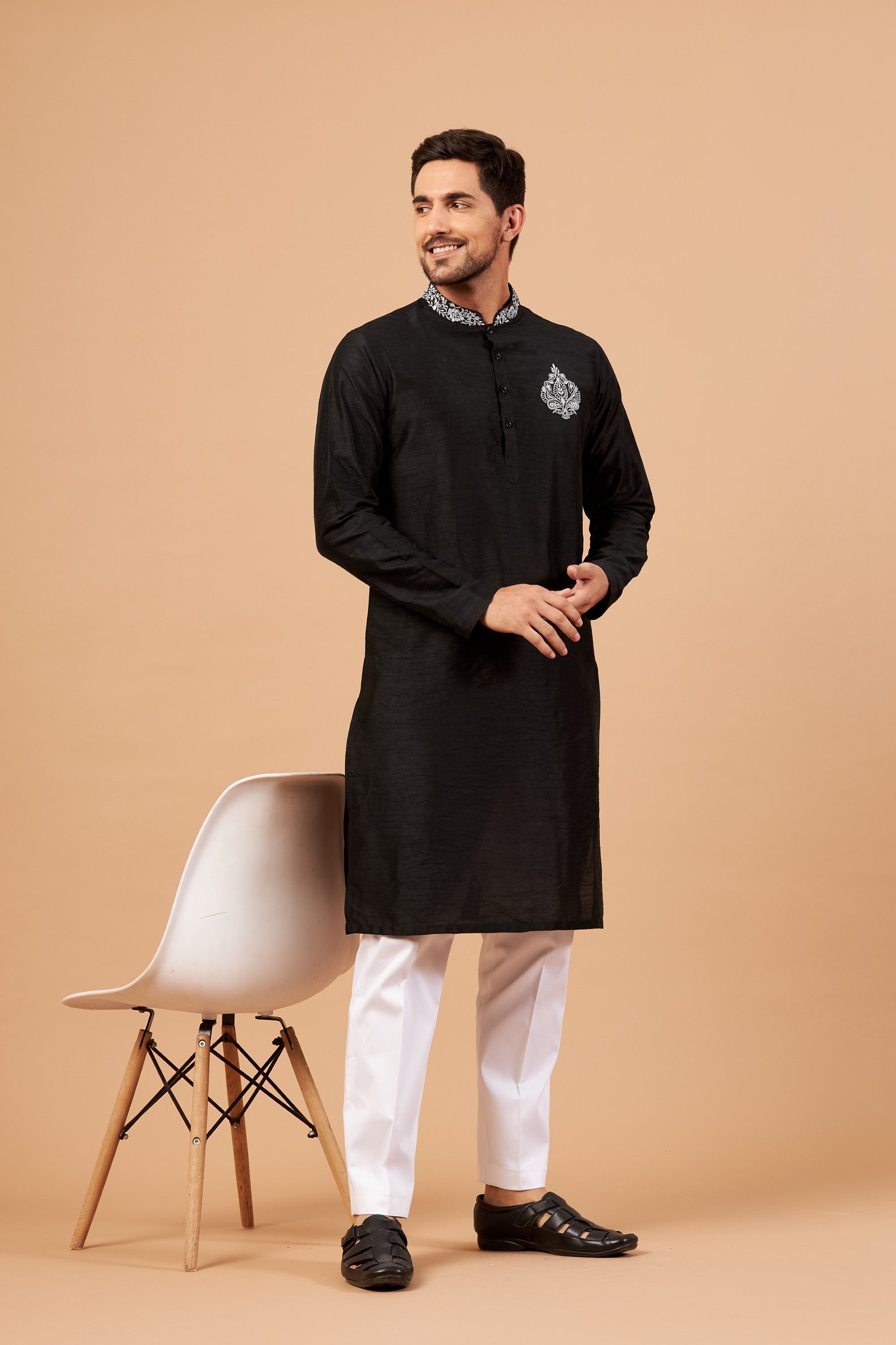 Men's Amyr Traditional Embroidered Black Kurta With Crop Pants - Hilo Design