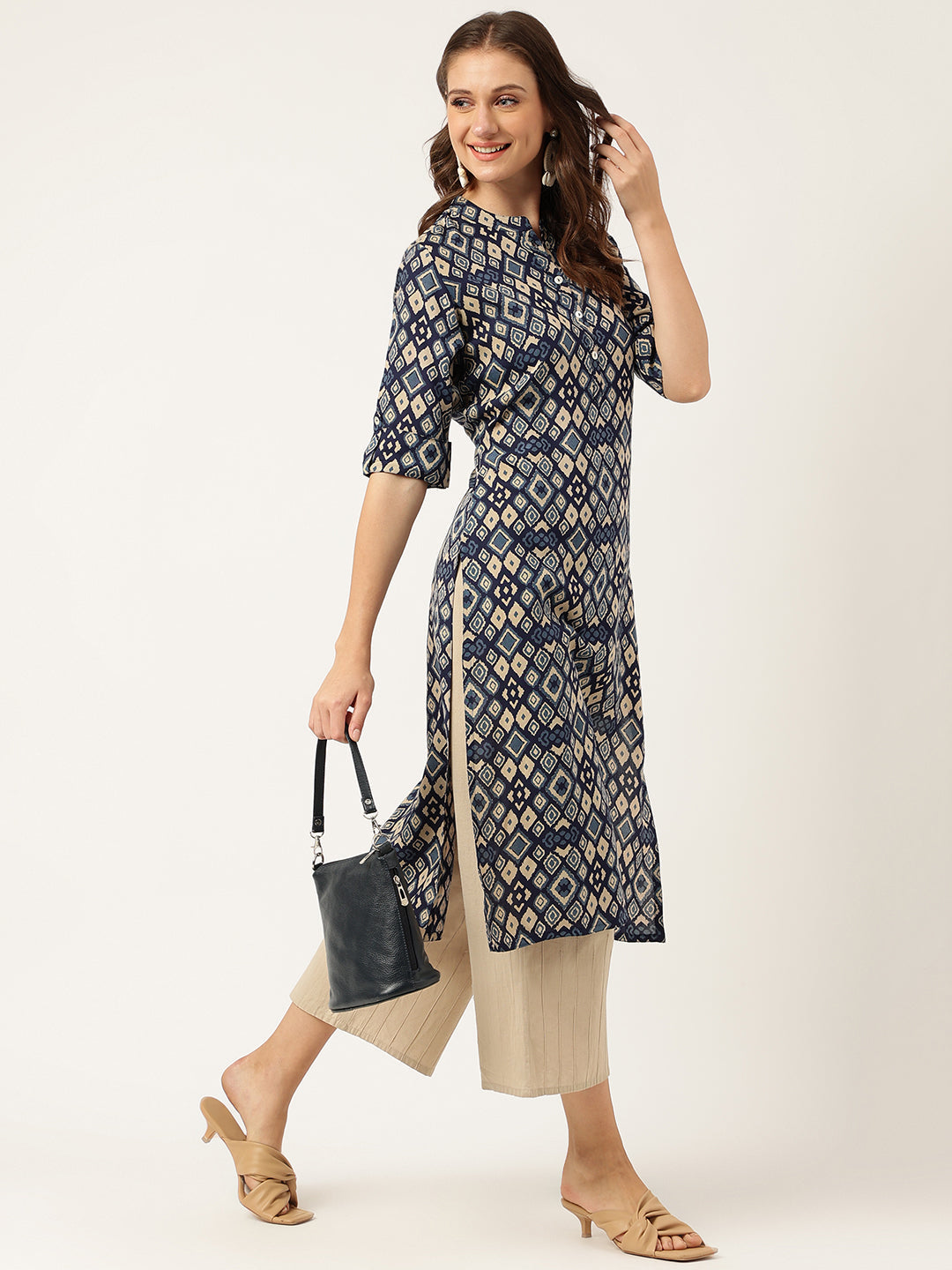 Women's Navy Blue Floral Digital Printed Straight Fold Sleeve Kurta - Taantav