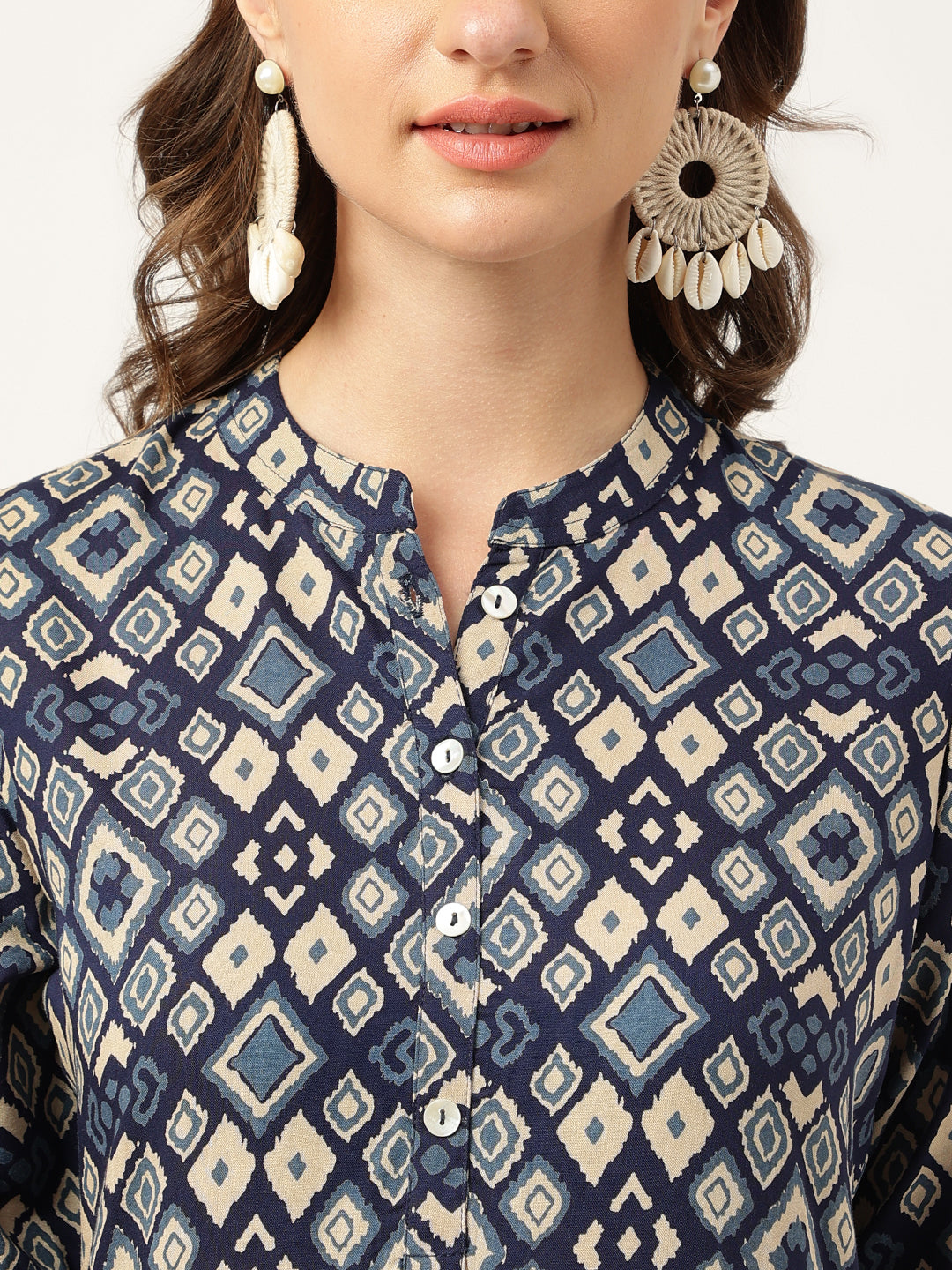 Women's Navy Blue Floral Digital Printed Straight Fold Sleeve Kurta - Taantav